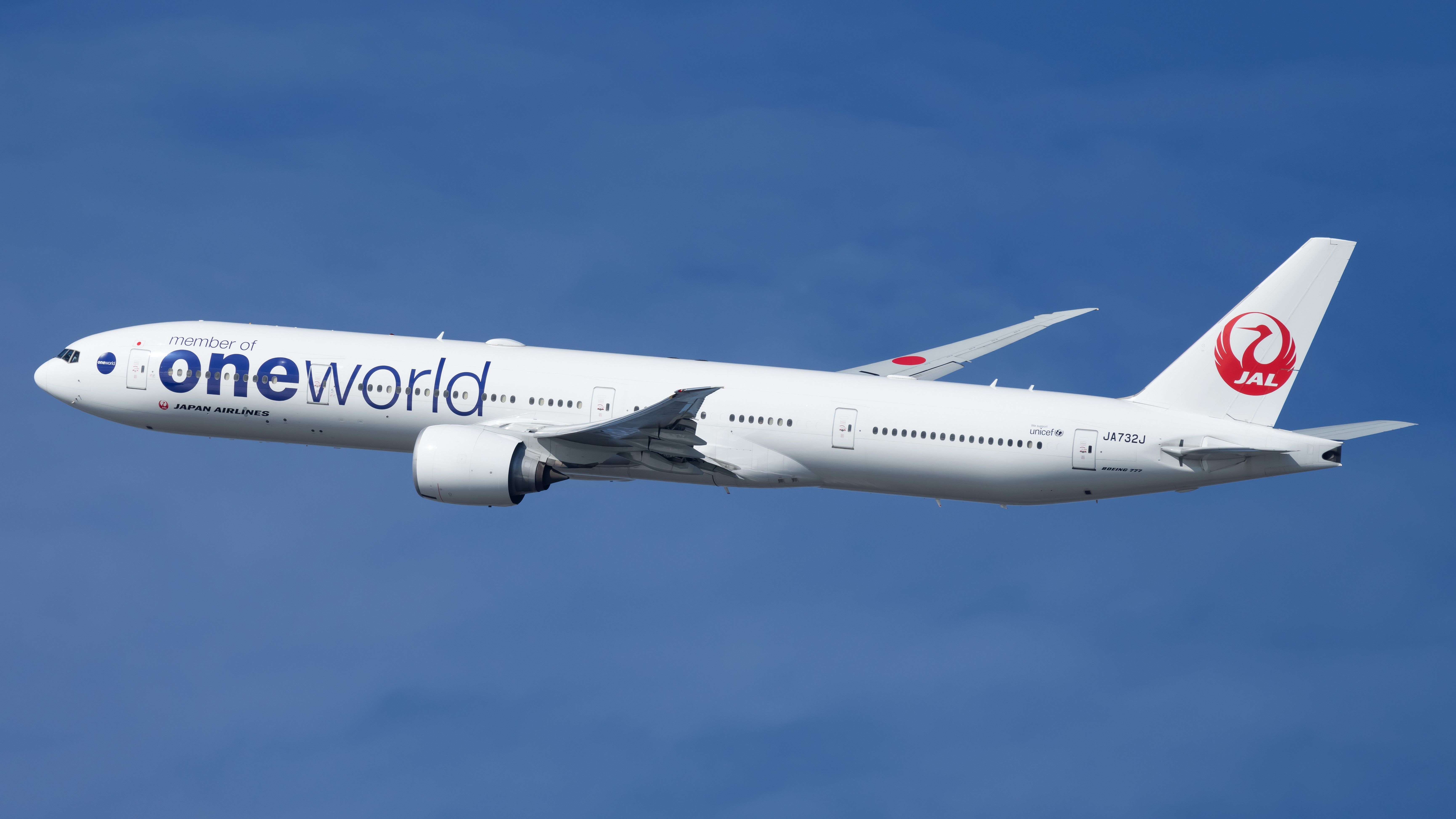 Phoenix B777-300 JAL one world UNICEF-