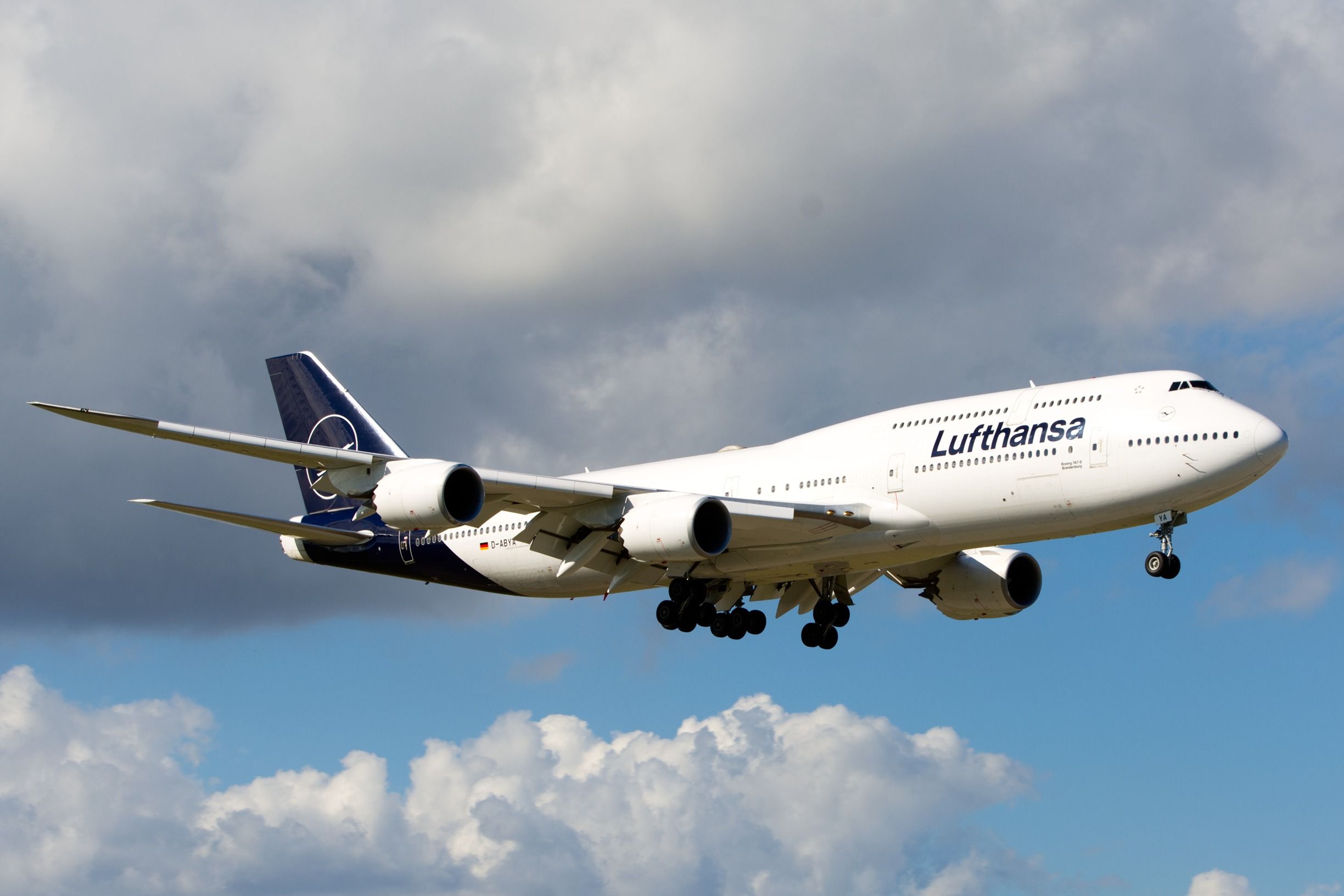 The 5 Best Airports To Spot A Boeing 747-8 In 2024