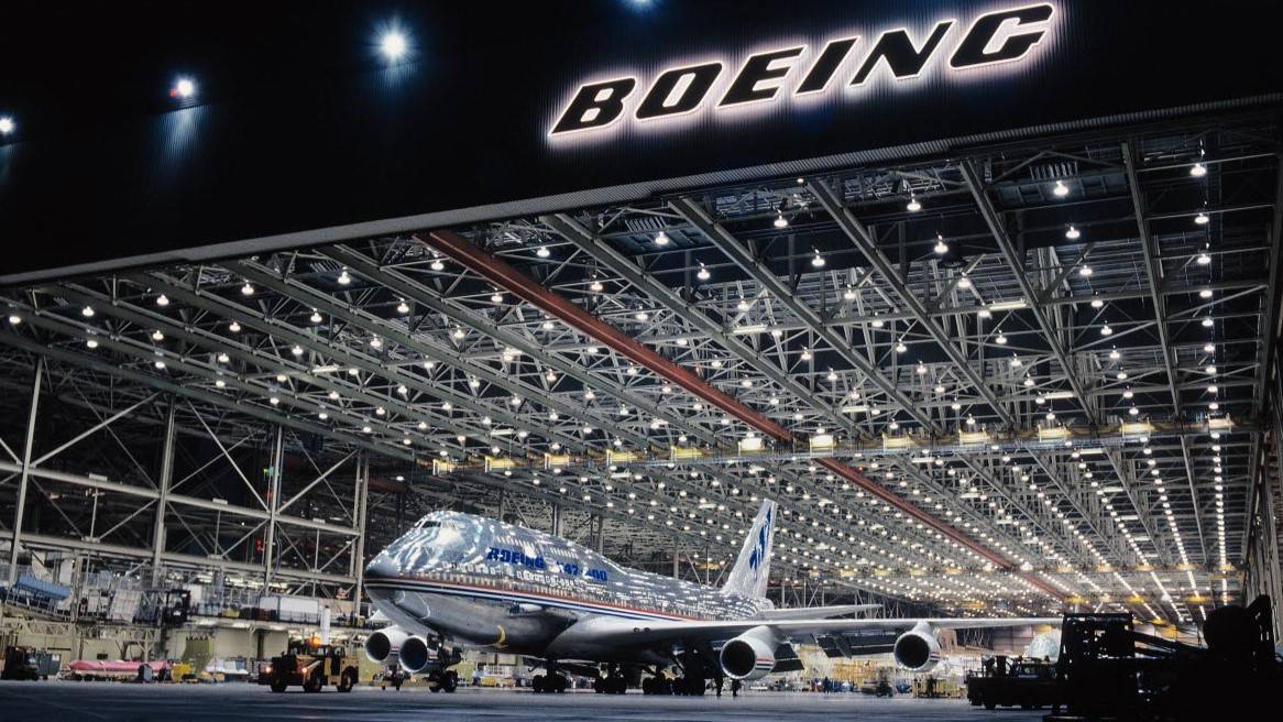 How Much Does A Boeing 747 Weigh?