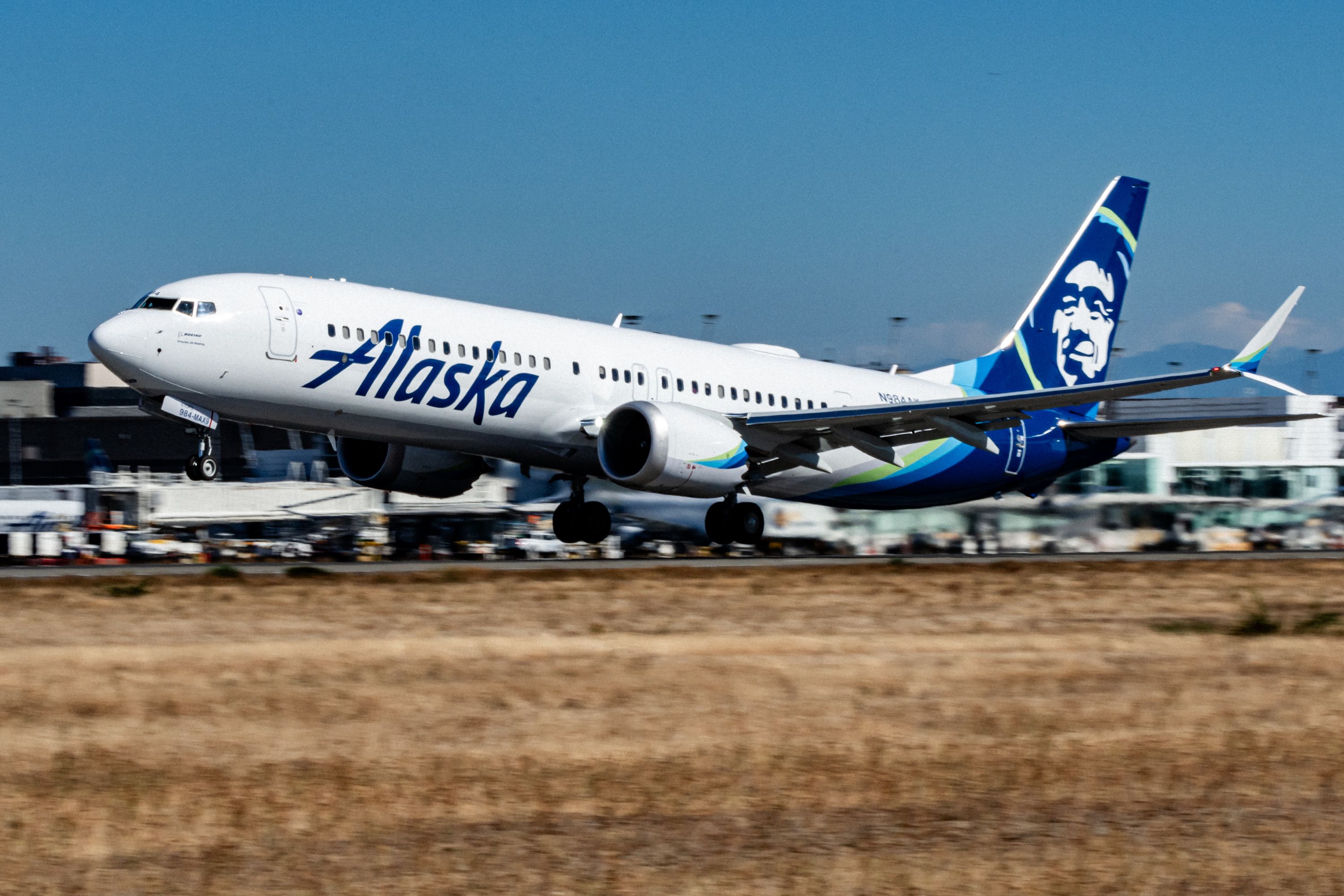 Sea-Tac & Alaska Airlines Offer Practical Tips For Stress Free Holiday Travel