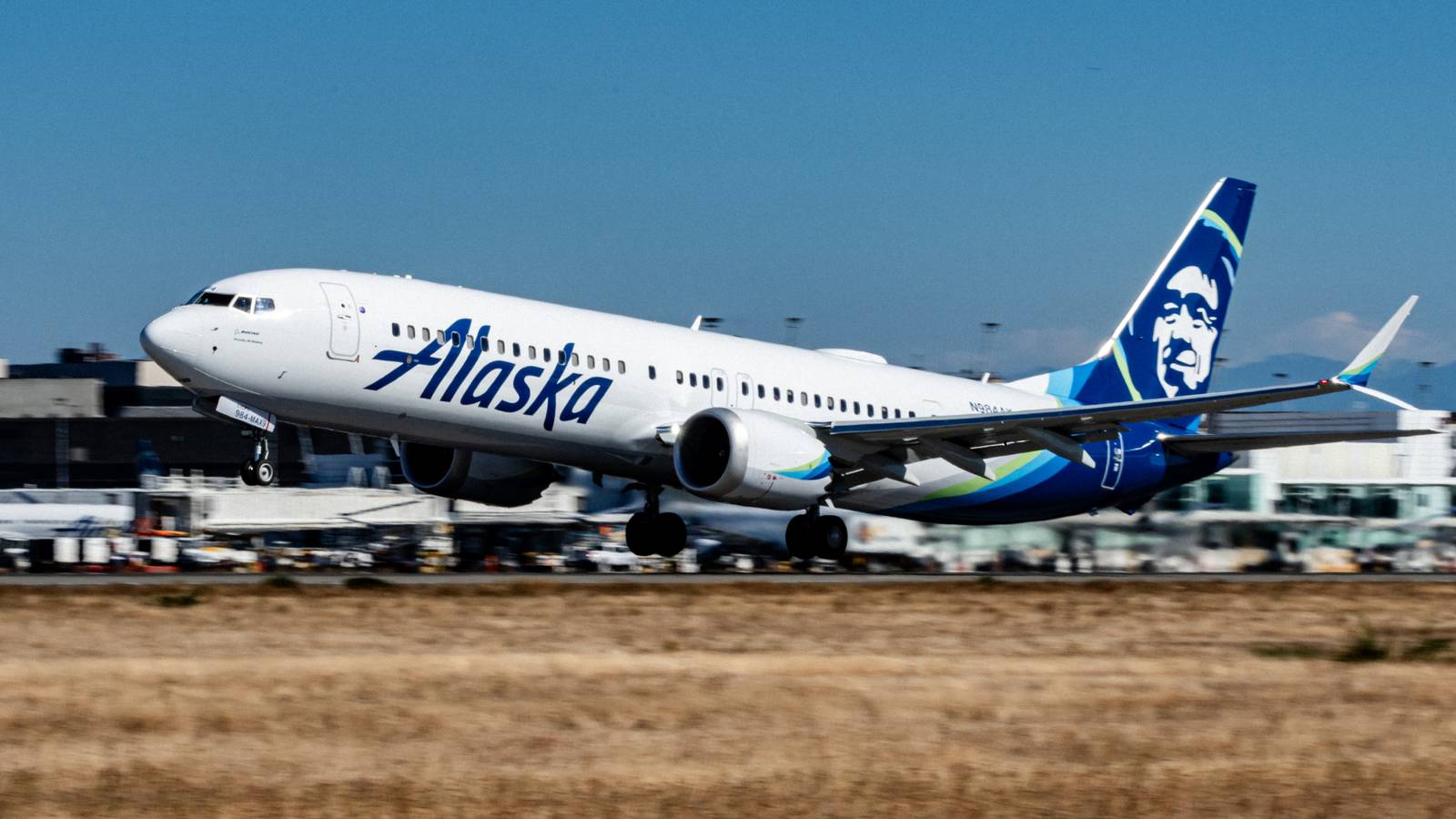 Sea-Tac & Alaska Airlines Offer Practical Tips For Stress Free Holiday Travel