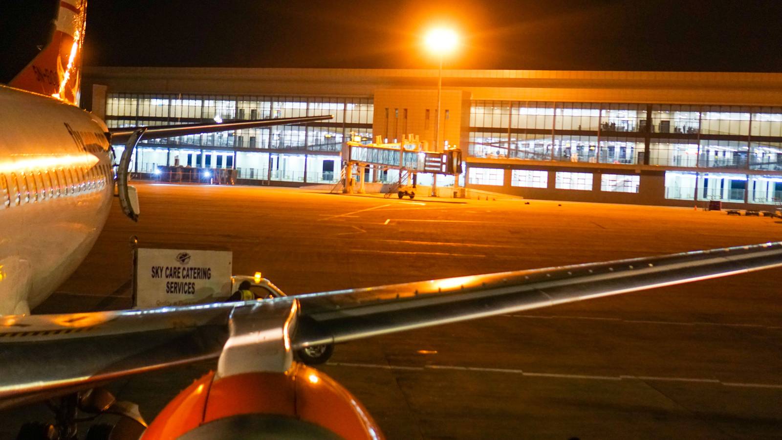 Cally Air Boeing 737 Classic Crash Lands In Abuja Blocking Runway