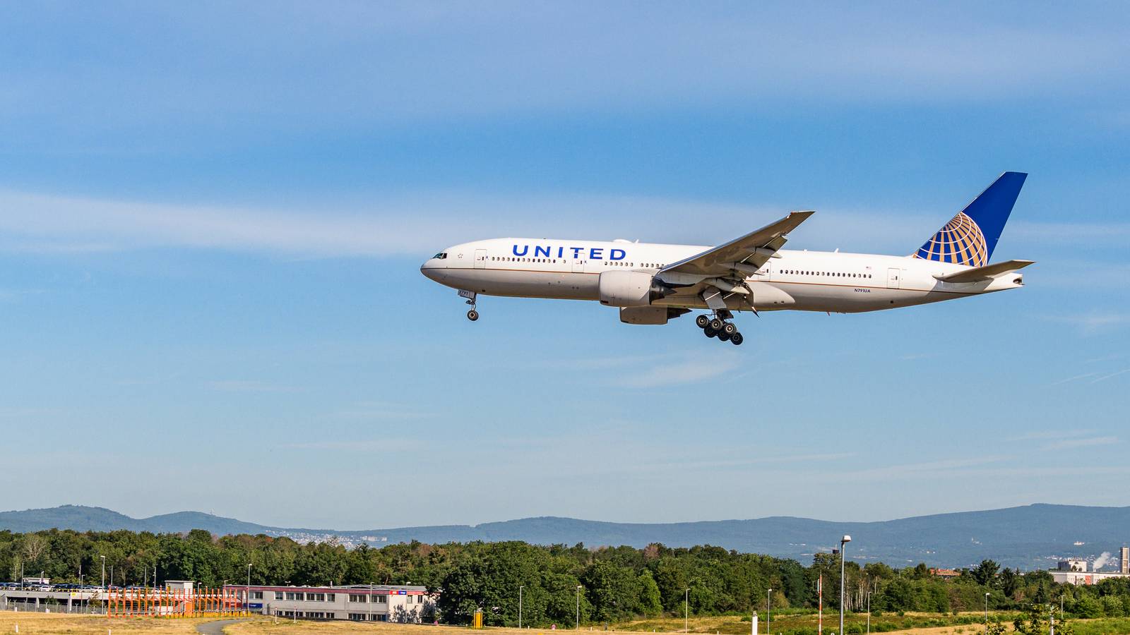 United Airlines Passengers Can Now Extend Their Trip With Deutsche Bahn Tickets