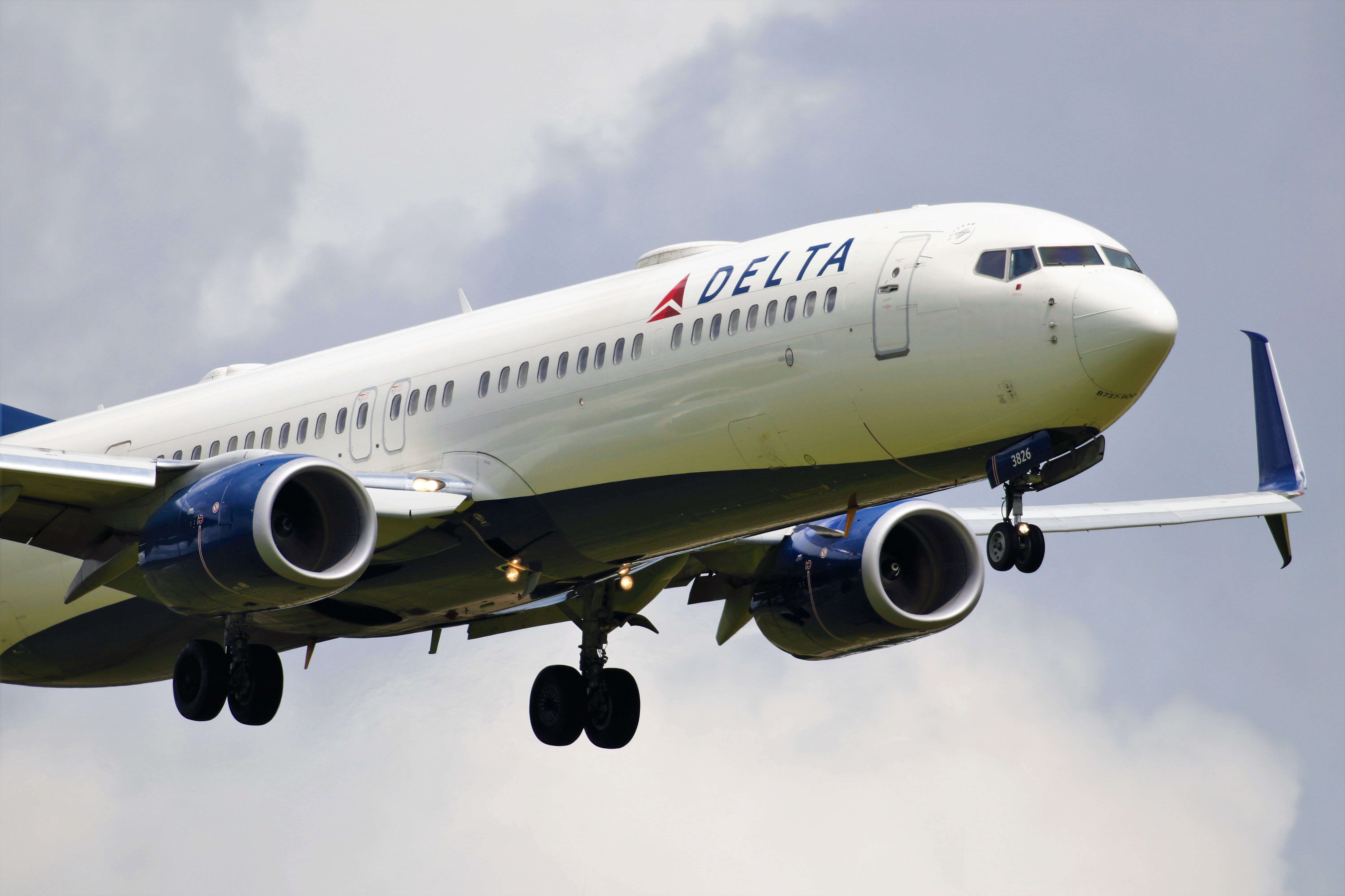 Delta Air Lines Boeing 737 Suffers Pressure Issues Enroute To Las Vegas