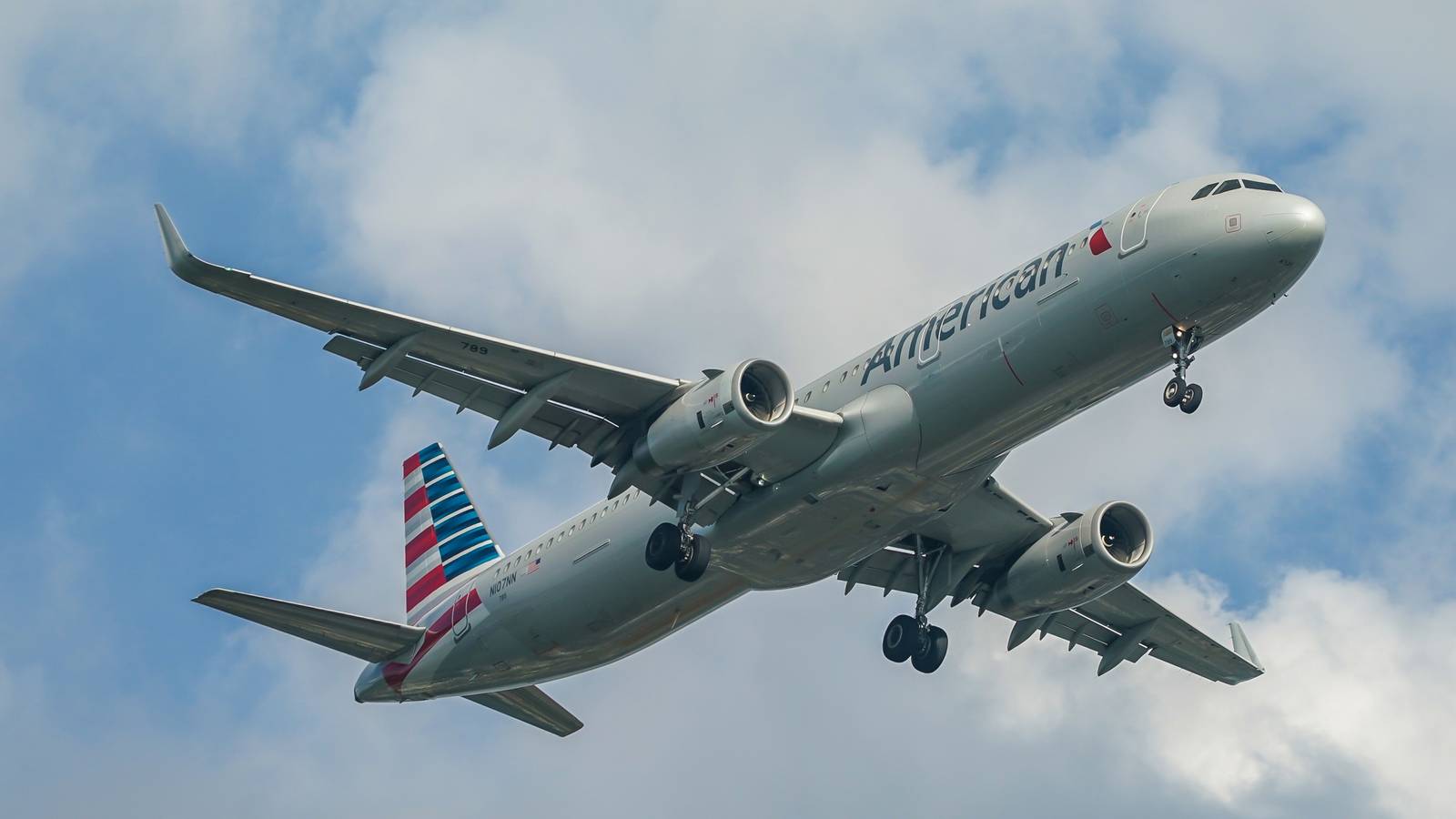 An American Airlines Airbus A321 Had To Avoid A Pilatus Collision On Approach To New York JFK