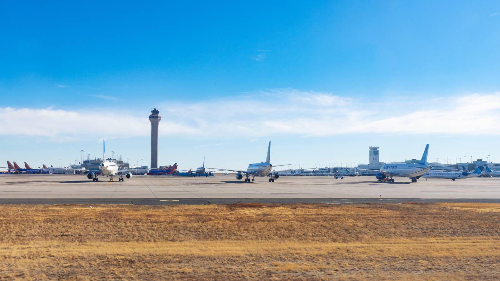 How Did Major US Airports & Airlines Perform In The Pre-Thanksgiving Rush?
