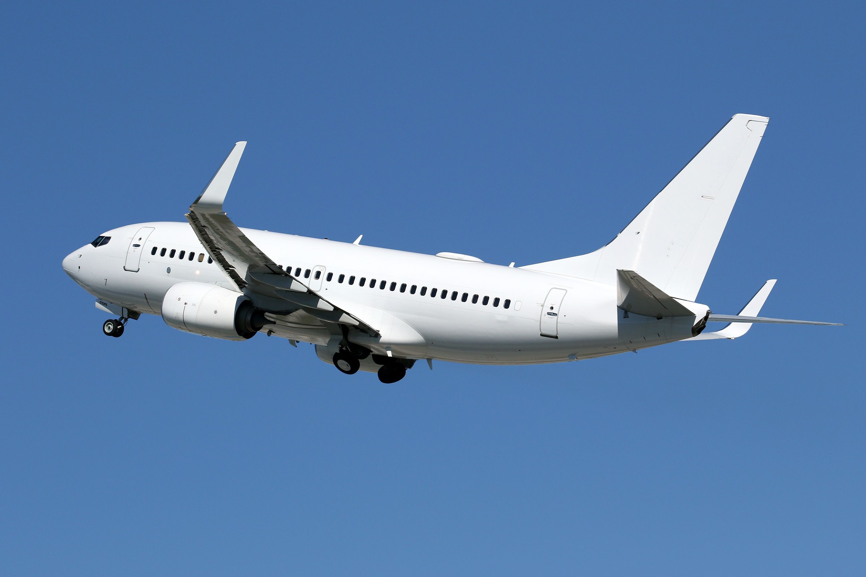 LAM Mozambique Boeing 737 Returns To Maputo After Cabin Depressurization Incident
