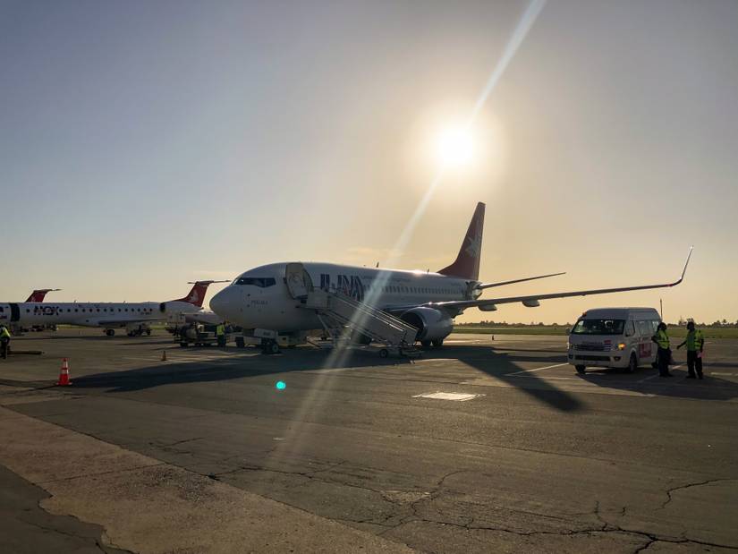 LAM Mozambique Boeing 737 Returns To Maputo After Cabin Depressurization  Incident