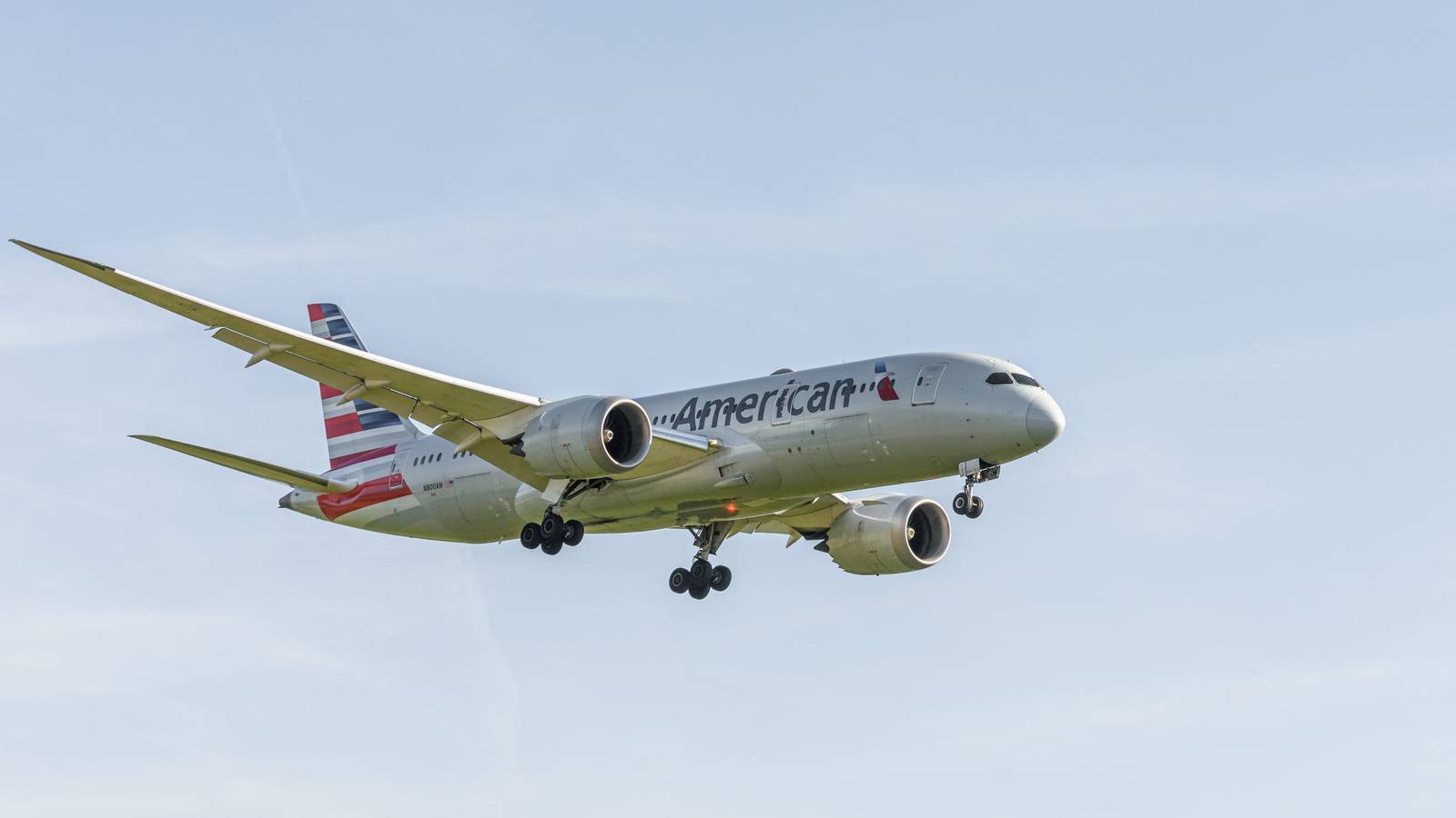 American Airlines Boeing 787 Struck By Lightning In Argentina