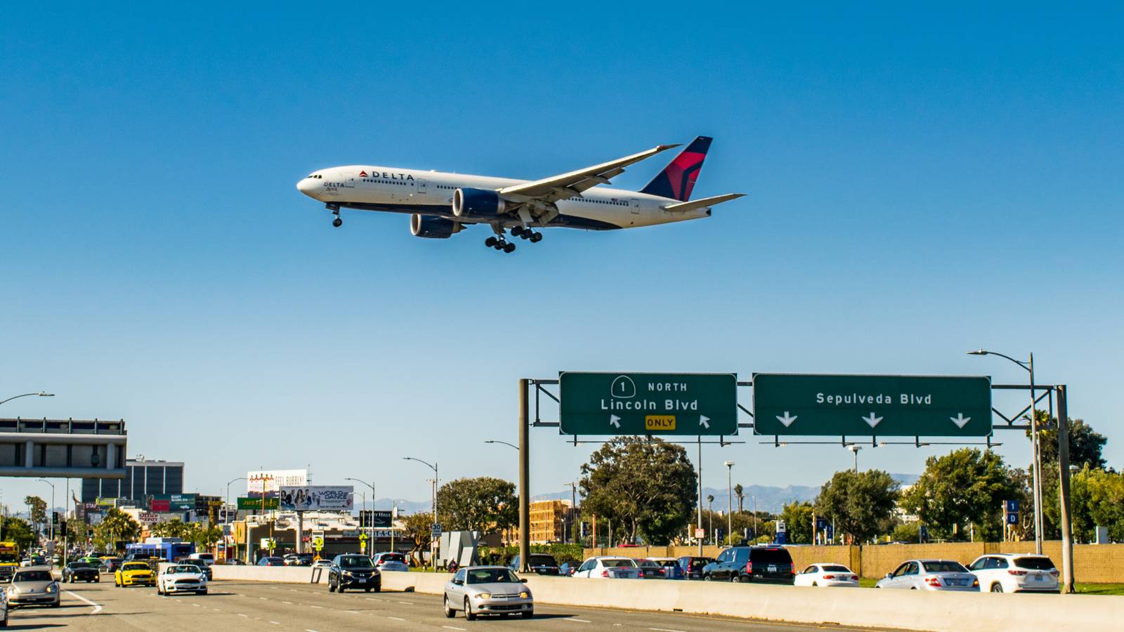 5 Airports With Cool Bridge Taxiways