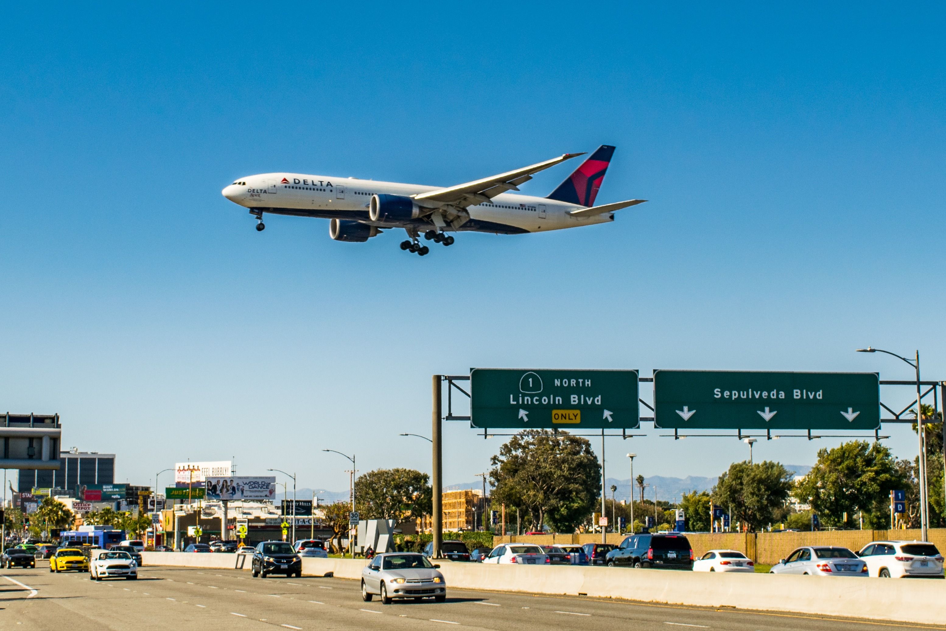 5 Airports With Cool Bridge Taxiways