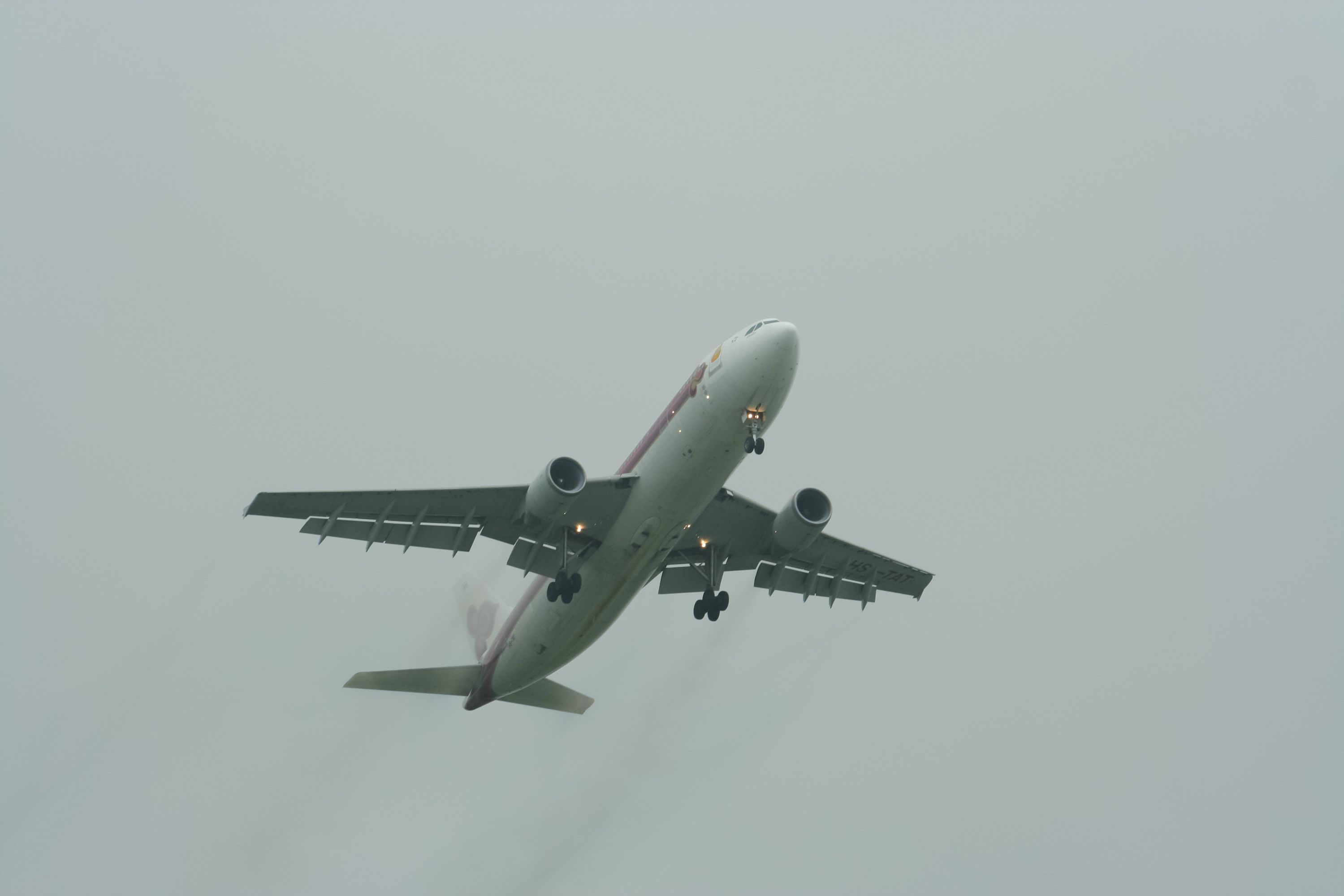Dissecting Go-Arounds: Why They Happen & How Pilots Fly Them