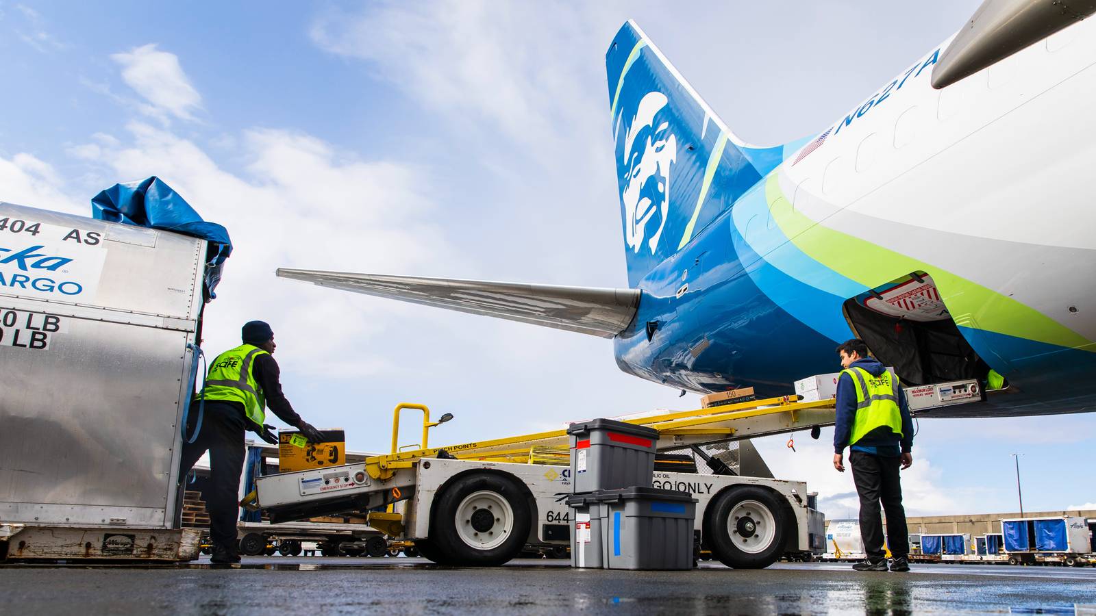 Alaska Airlines Adds New Boeing 737-800BCF To Fleet