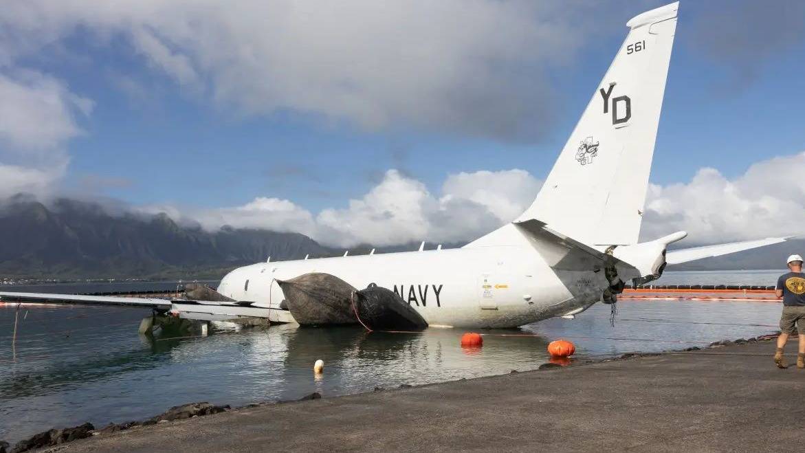 How Did The US Navy Get Its Boeing P-8 Poseidon Out Of The Waters Of Hawaii?