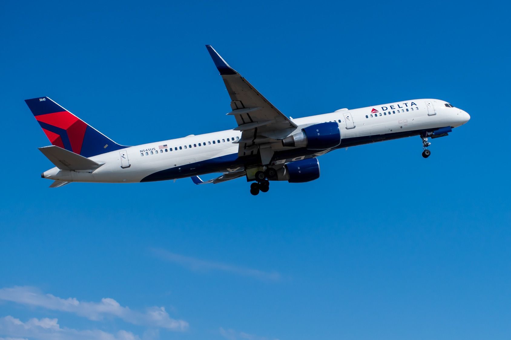Delta Air Lines Boeing 757-200 Diverts To St. Louis Lambert International Airport After Pressurization Issue