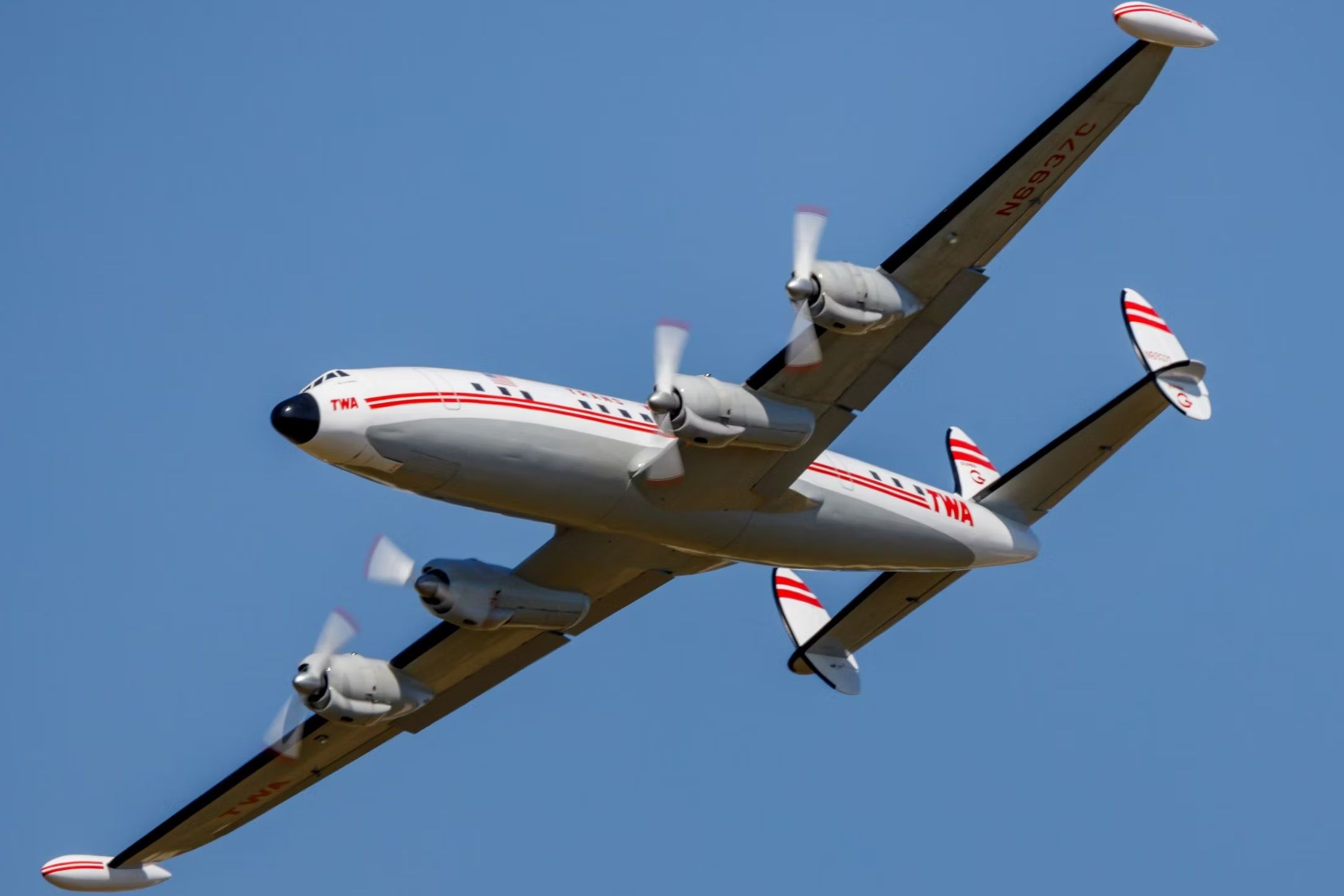 The Mystery Of Santiago Flight 513 That Landed 35 Years Late
