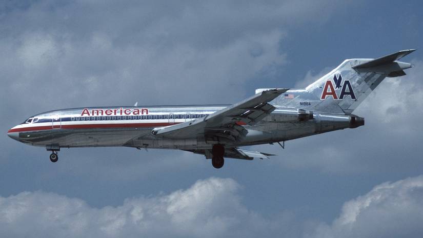 An American Airlines Boeing 727 Flying in the sky.