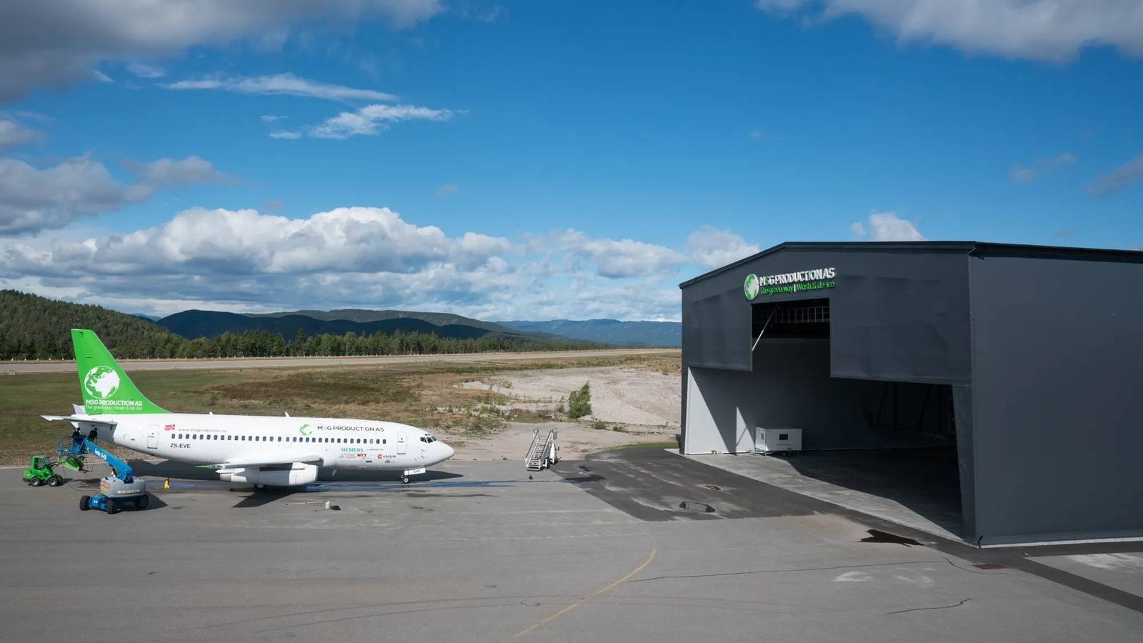 What A Gift: Norwegian Aviation History Association Gets A Boeing 737 Classic For Christmas