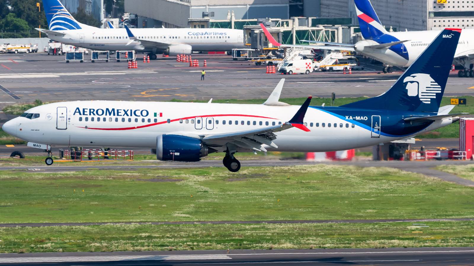 Mexico City Airport Set To Raise Landing Fees Despite Objections From Industry
