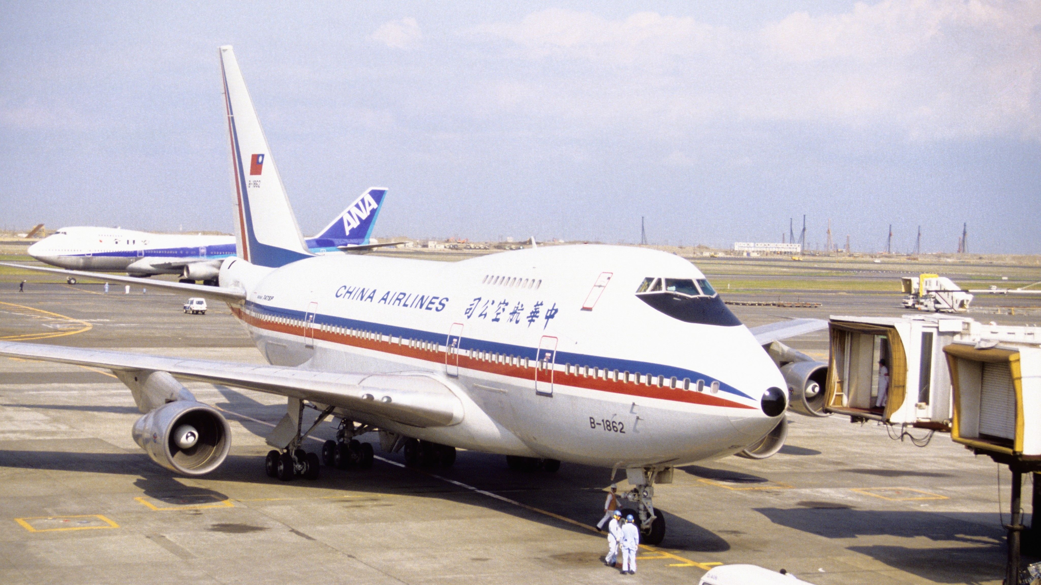 チャイニーズ China Airlines Flight 6: The 747 That Recovered A 30,000-Foot Dive