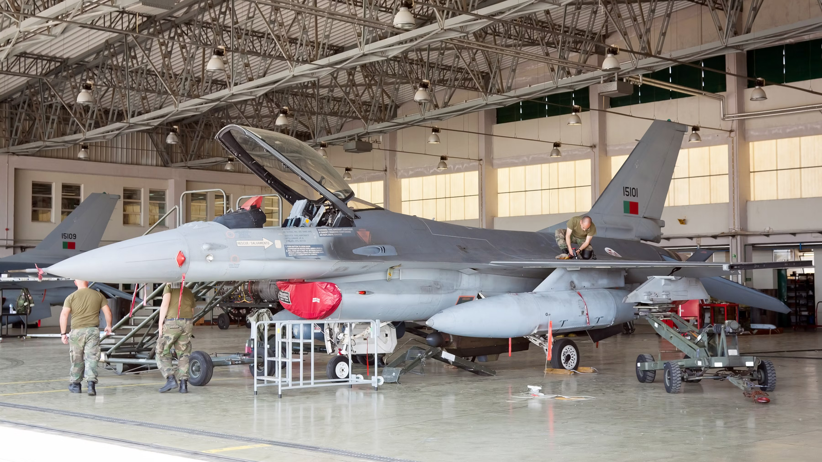 5 Things You Didn't Know About Military Aircraft Maintenance