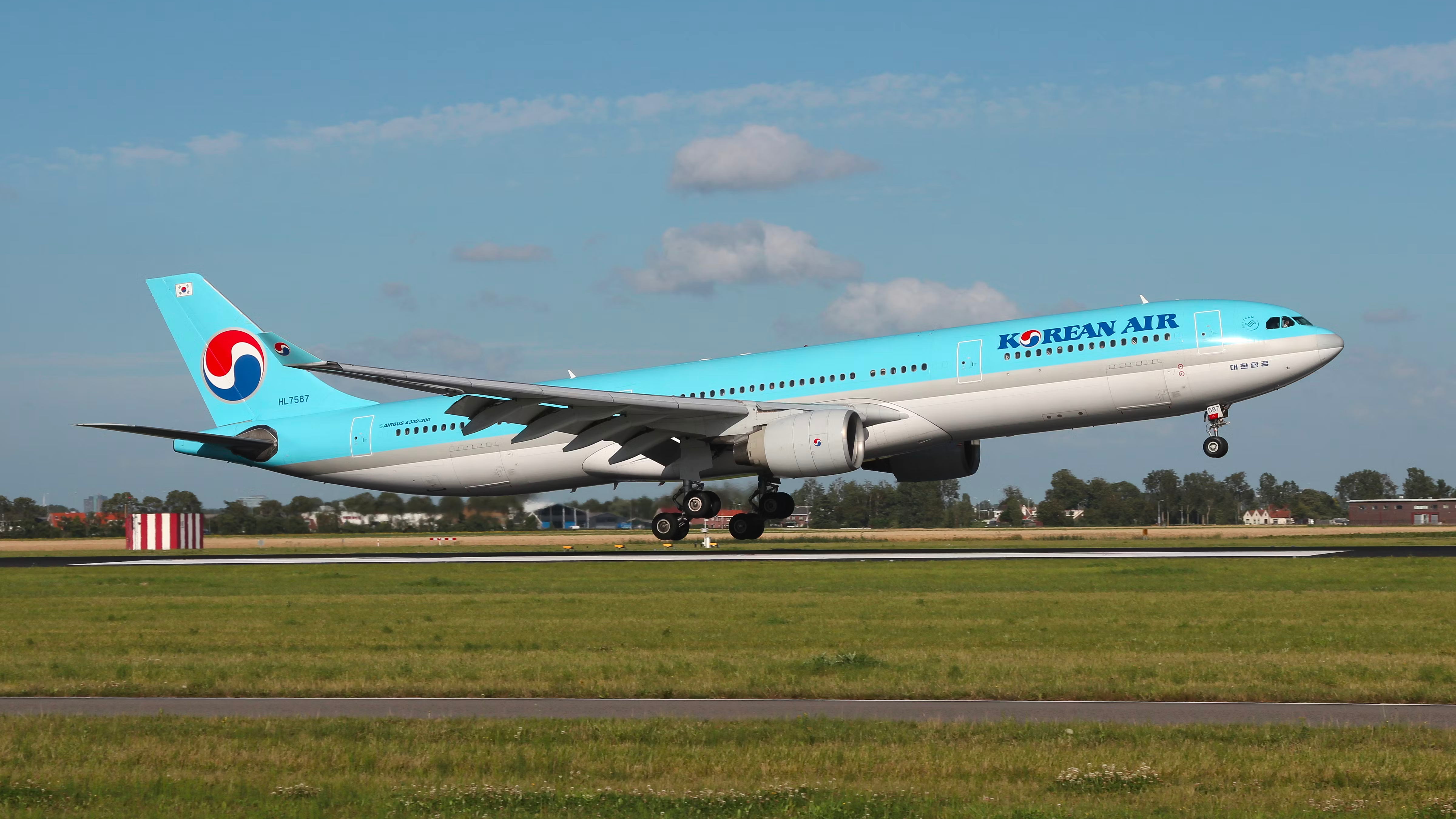 Korean Air Celebrates 2 Decades Of Tokyo Haneda-Seoul Gimpo Flights