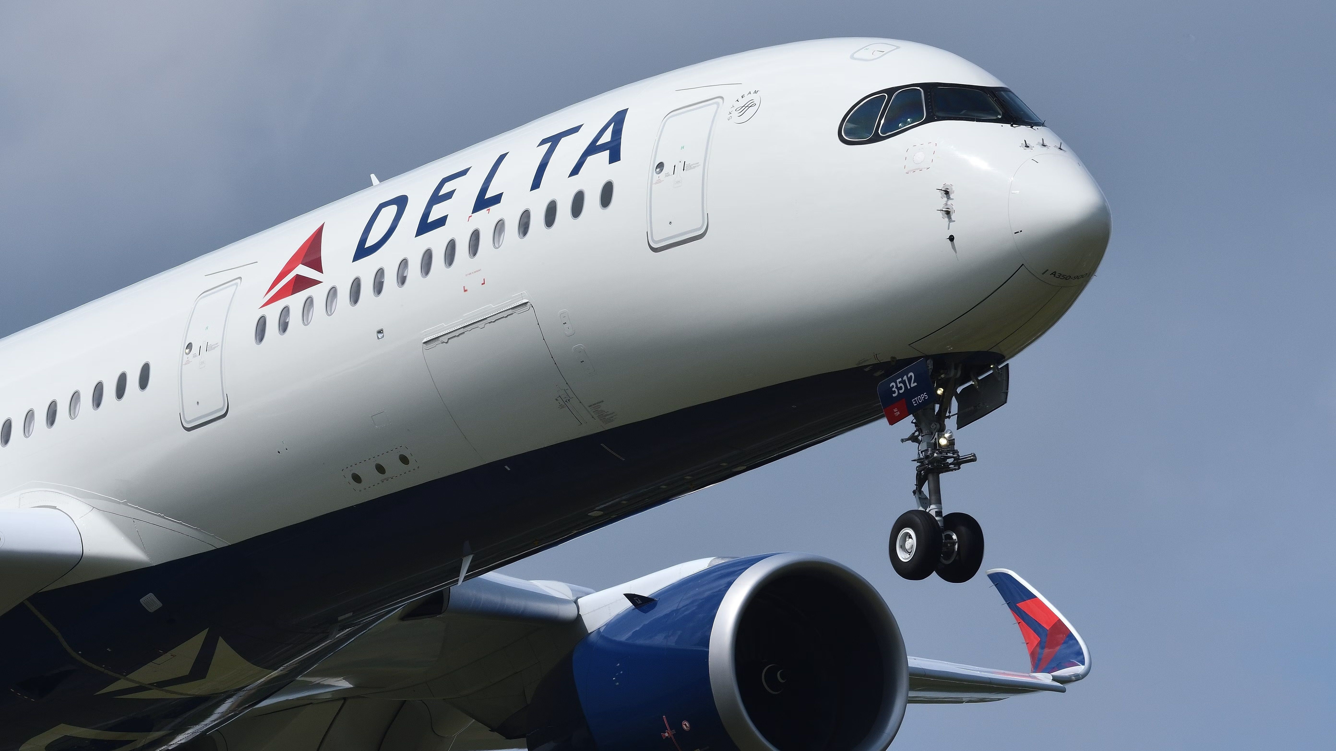 dl-a350-landing1.jpg?w=1600&h=