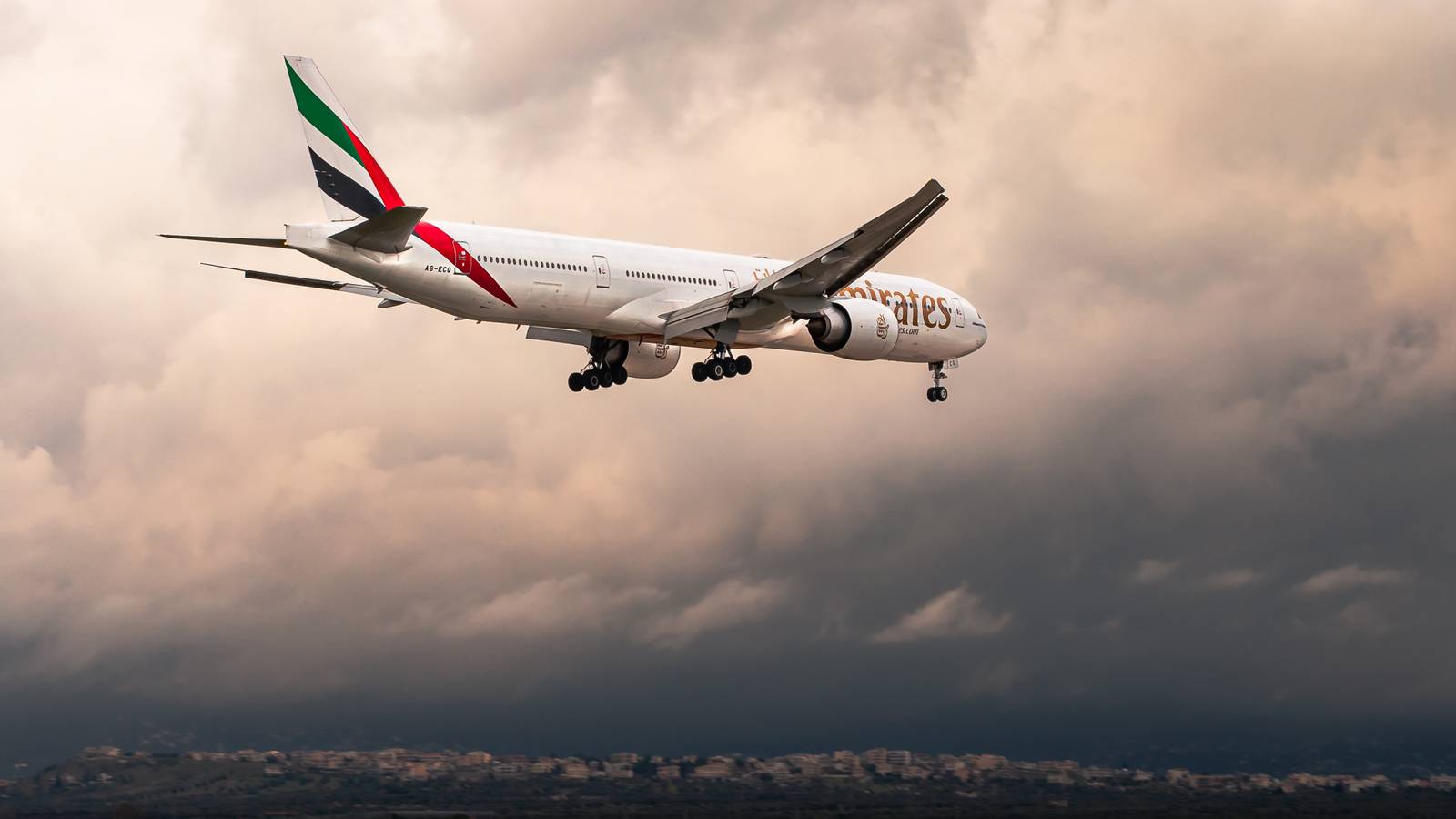 Just In Time For Christmas: Emirates Reopens Refurbished Lounge At Dusseldorf Airport