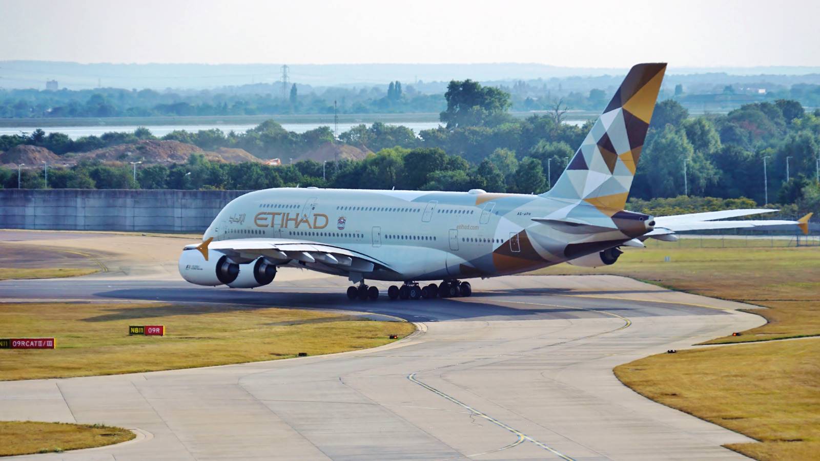 The 5 Best Ways To Pass The Time On A Long-Haul Flight