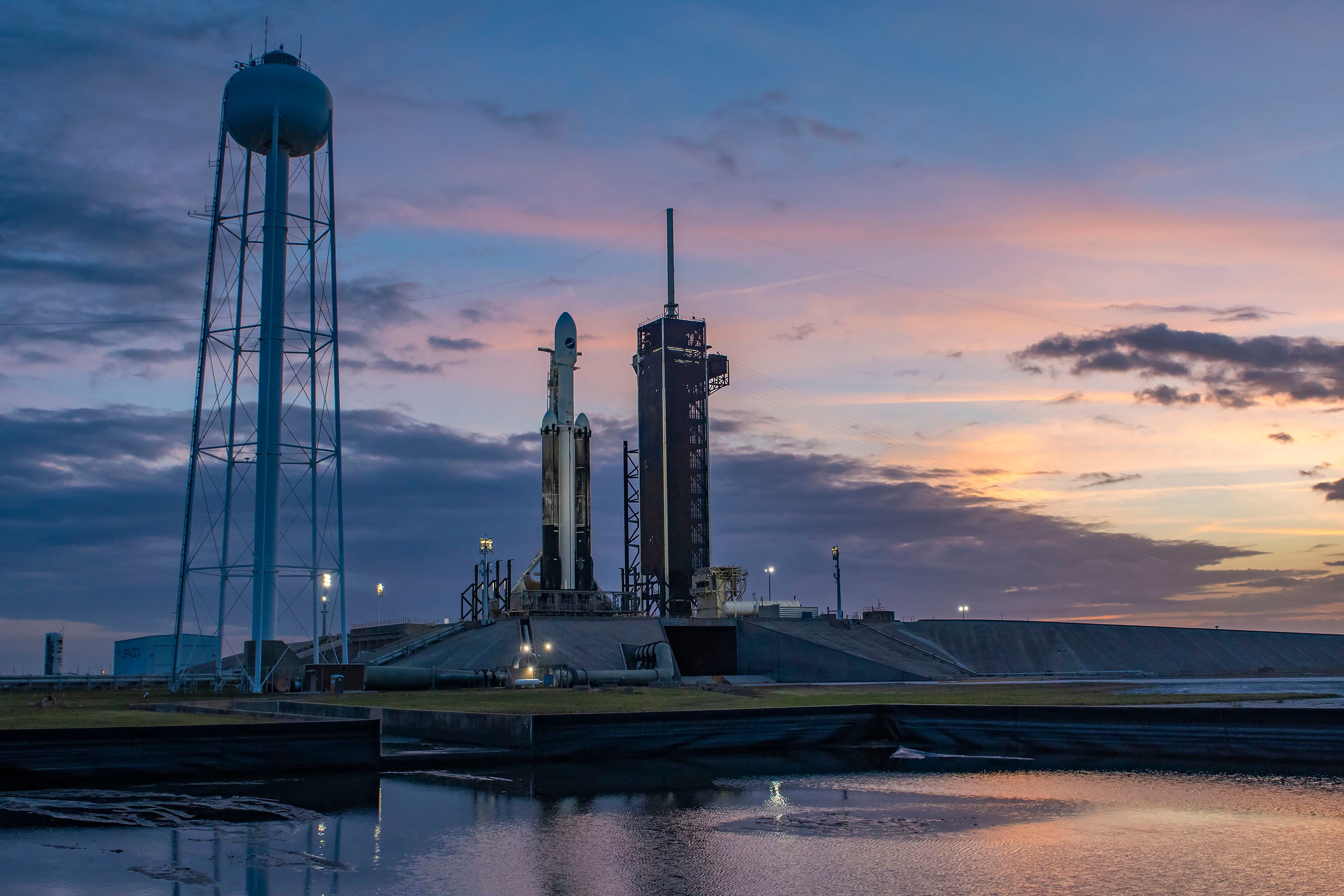 2 Days In A Row: SpaceX Delays Launch Of Falcon Heavy And X-37B Spaceplane Again