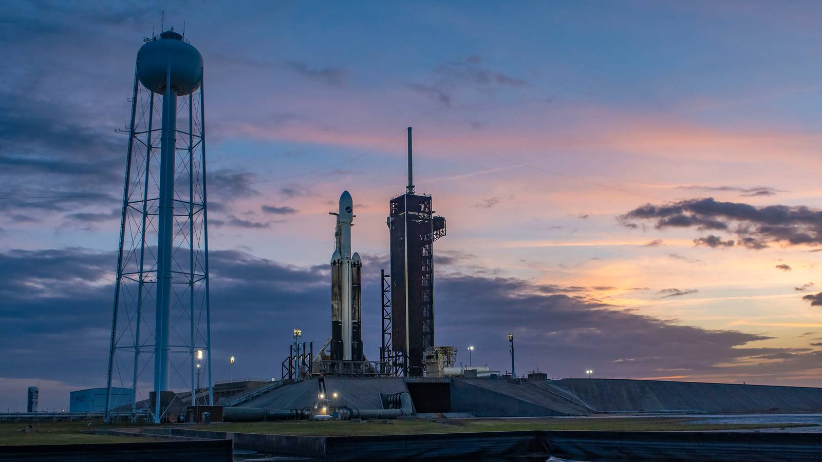 2 Days In A Row: SpaceX Delays Launch Of Falcon Heavy And X-37B Spaceplane Again