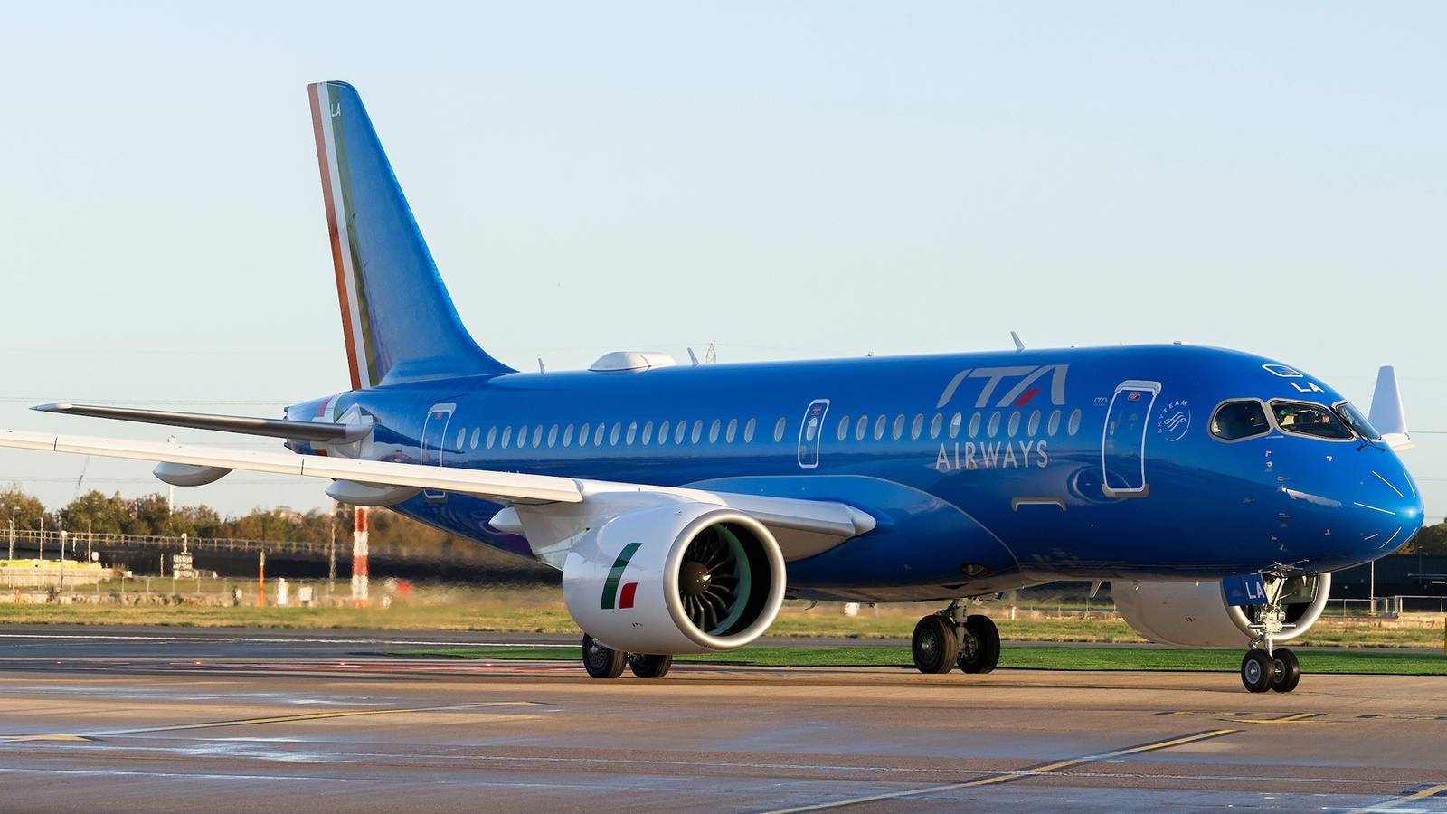 Compare Edinburgh - Warsaw flights from £43.8 | Ryanair.com, image size:1600x900