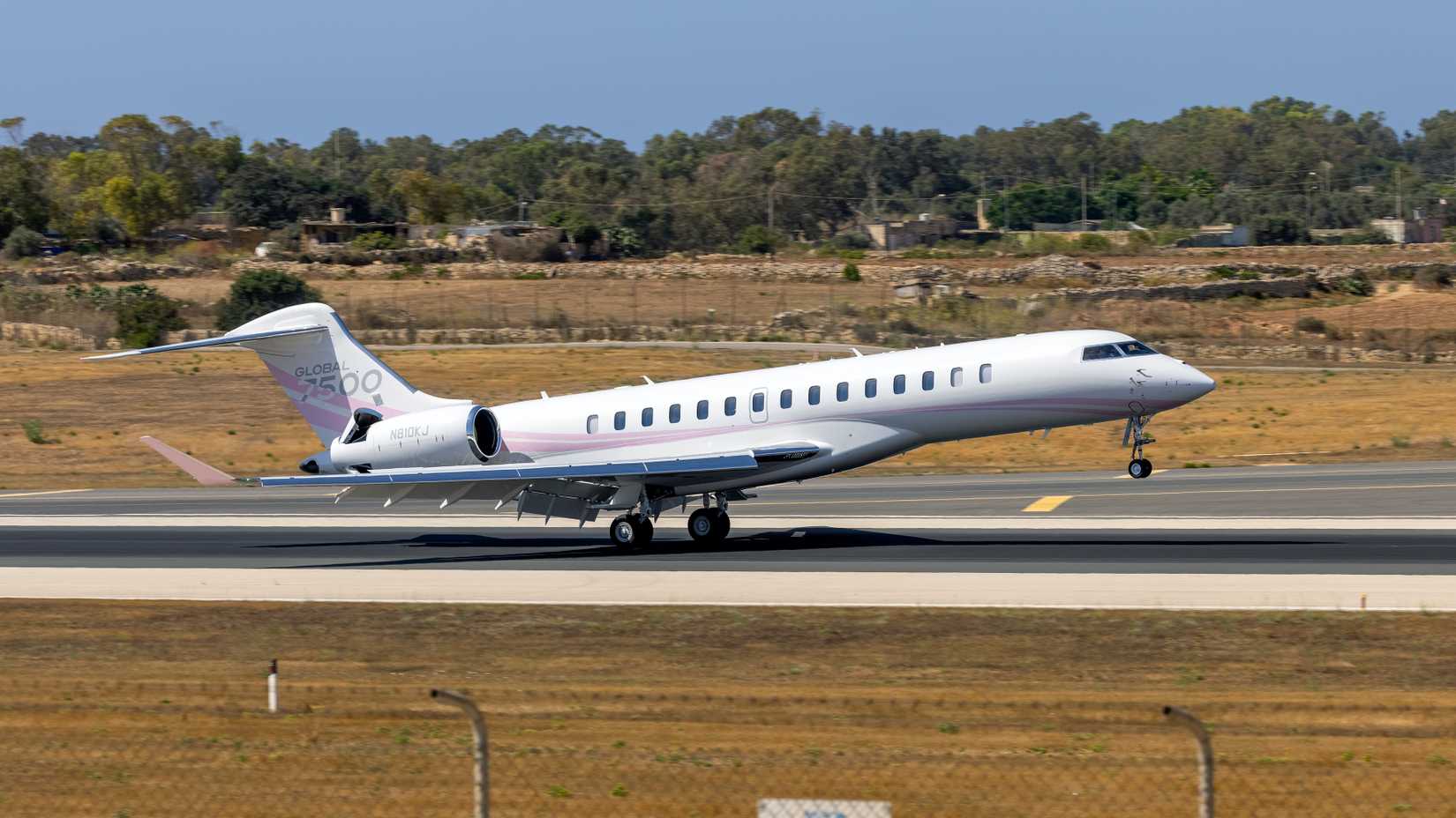A Bombardier Global 7500
