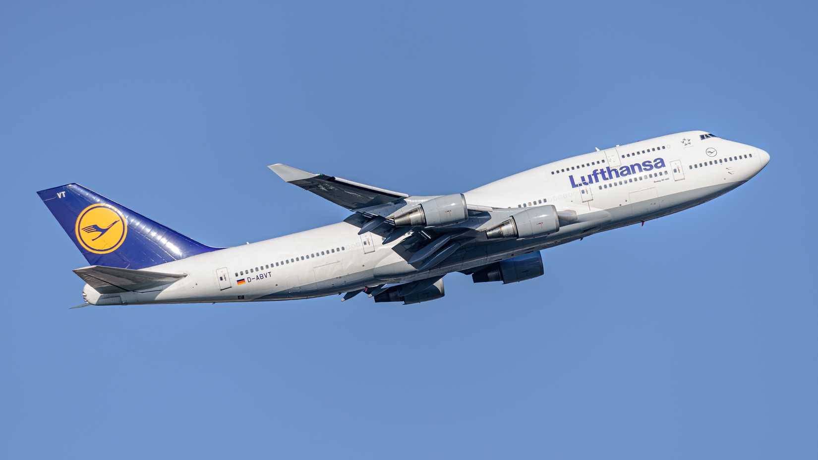 Lufthansa Boeing 747-400 taking off