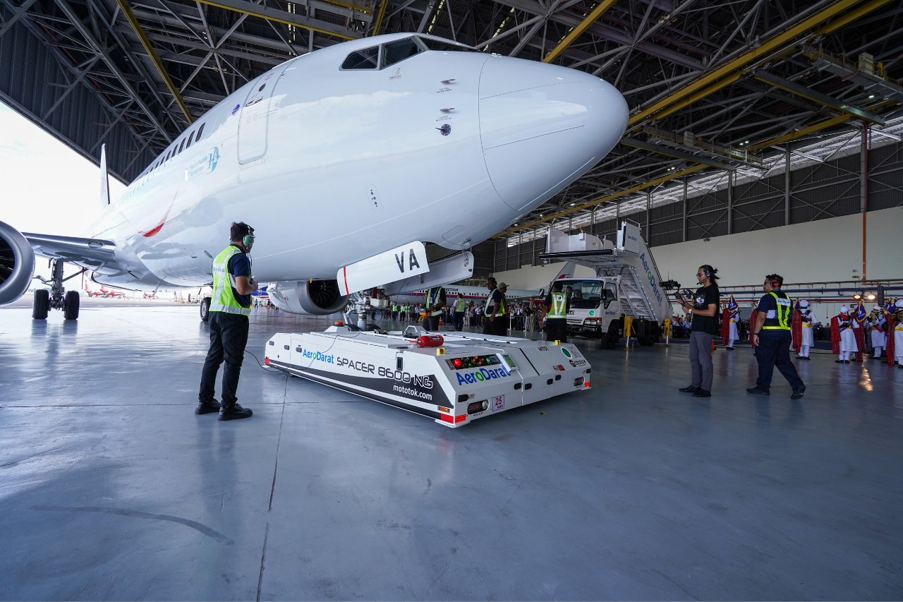 How Is The Mototok Electric Tug Changing Sustainability Practices At Airports?