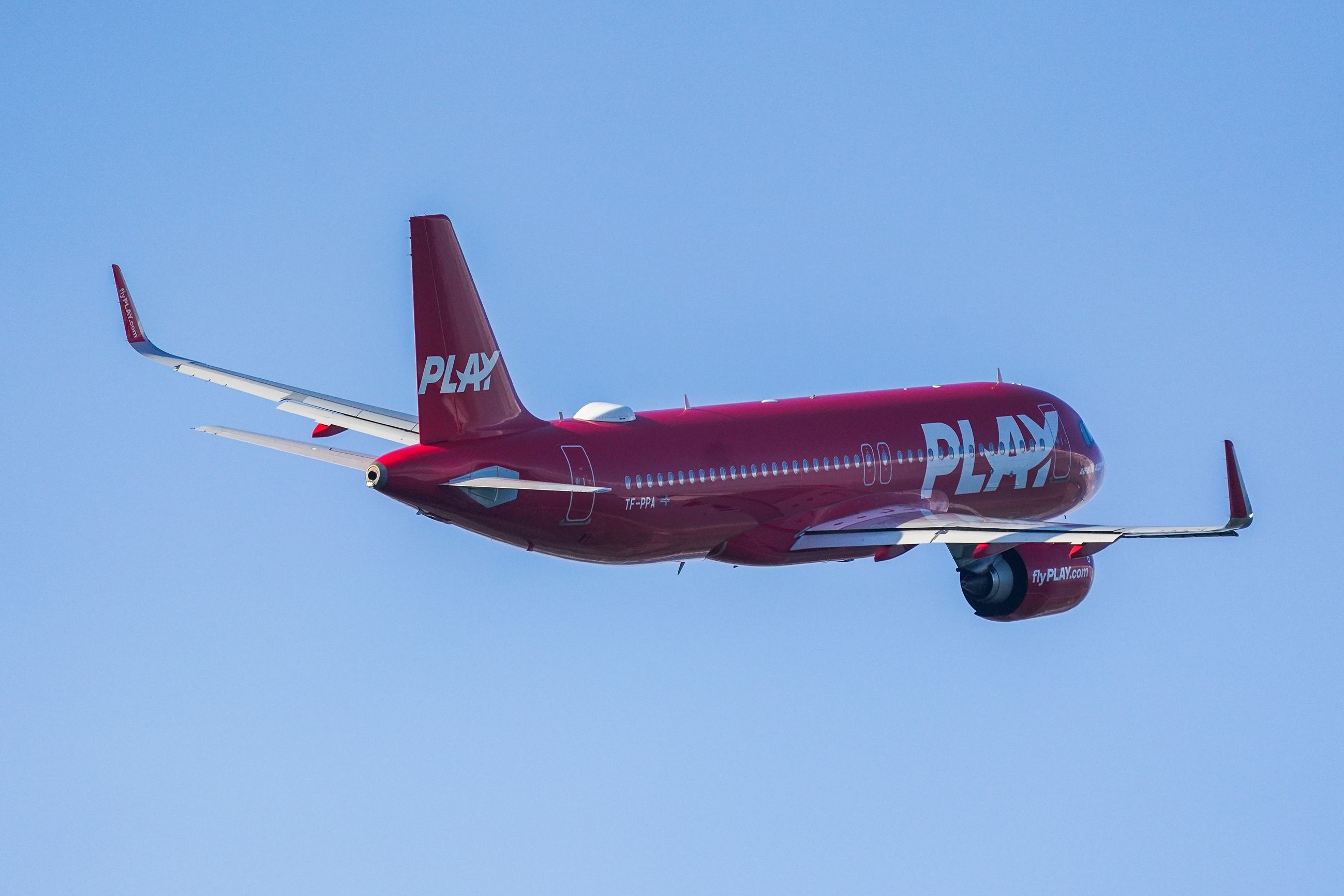 Iceland's PLAY Sees November Revenue Growth Despite Year-On-Year Load Factor Decline