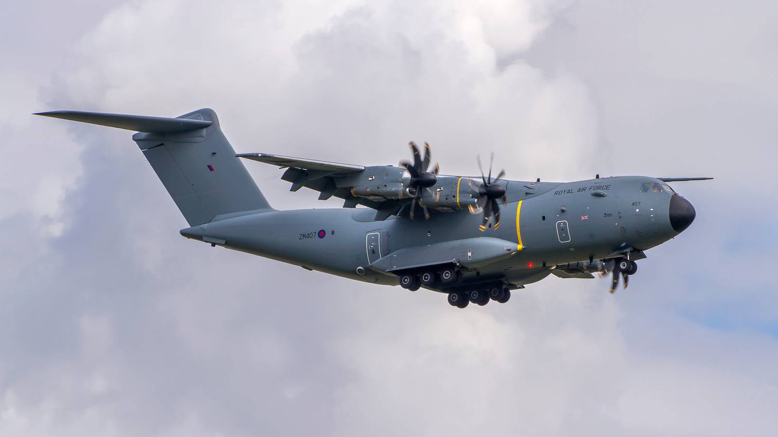 UK Royal Air Force Tests Airbus A400M Tactical Refuelling In The Arctic