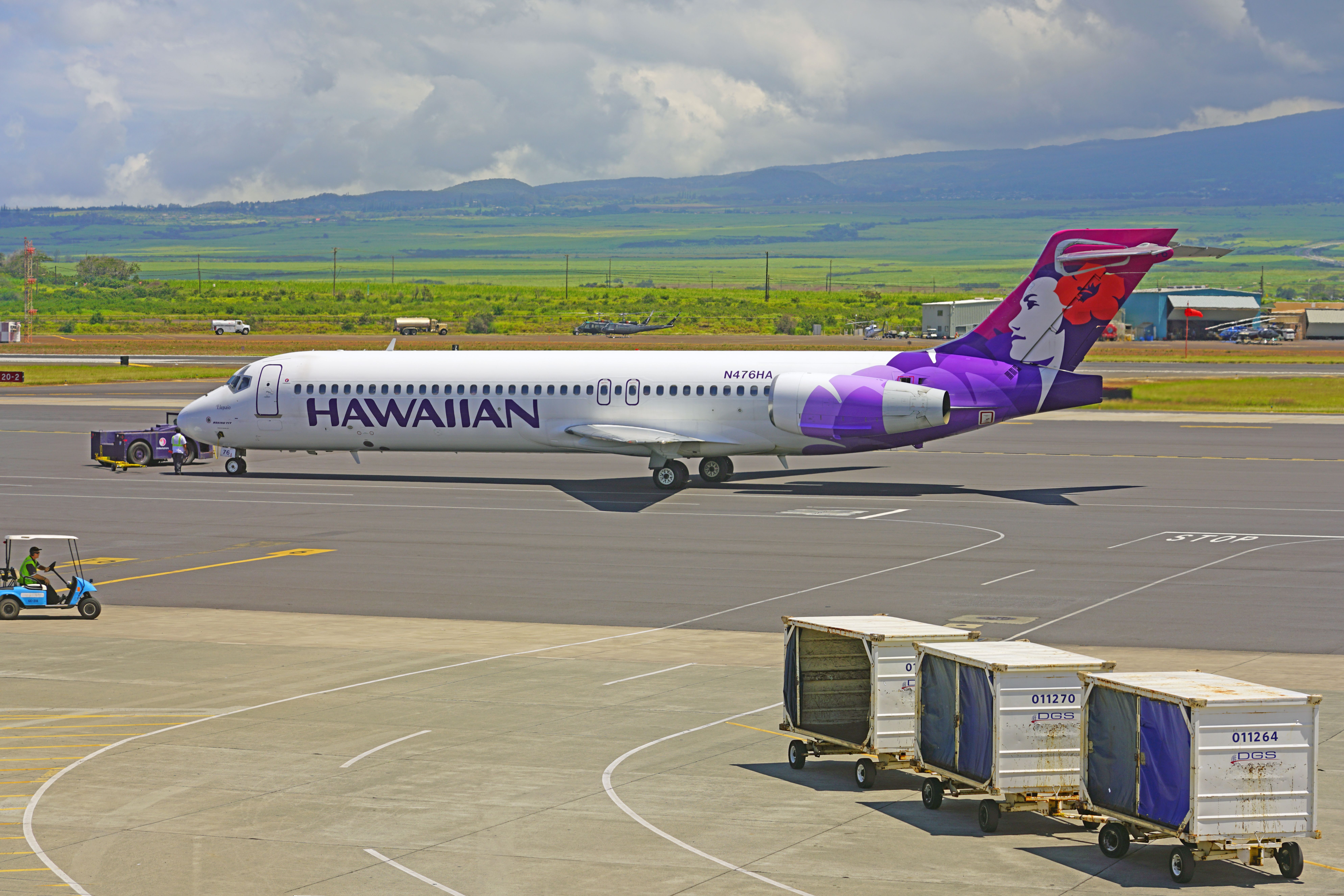 Hawaiian Airlines Boeing 717 Collides With Tug At Kahului Airport