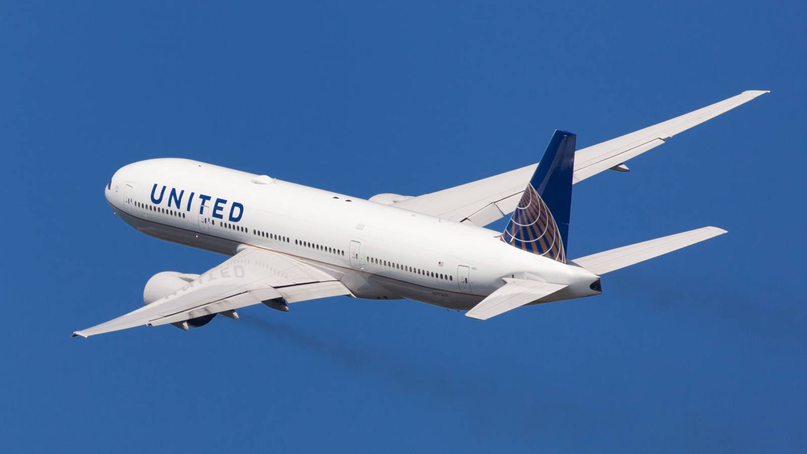 The Boeing 777-200 Vs. The Boeing 777-300 - Which Plane Is Better?