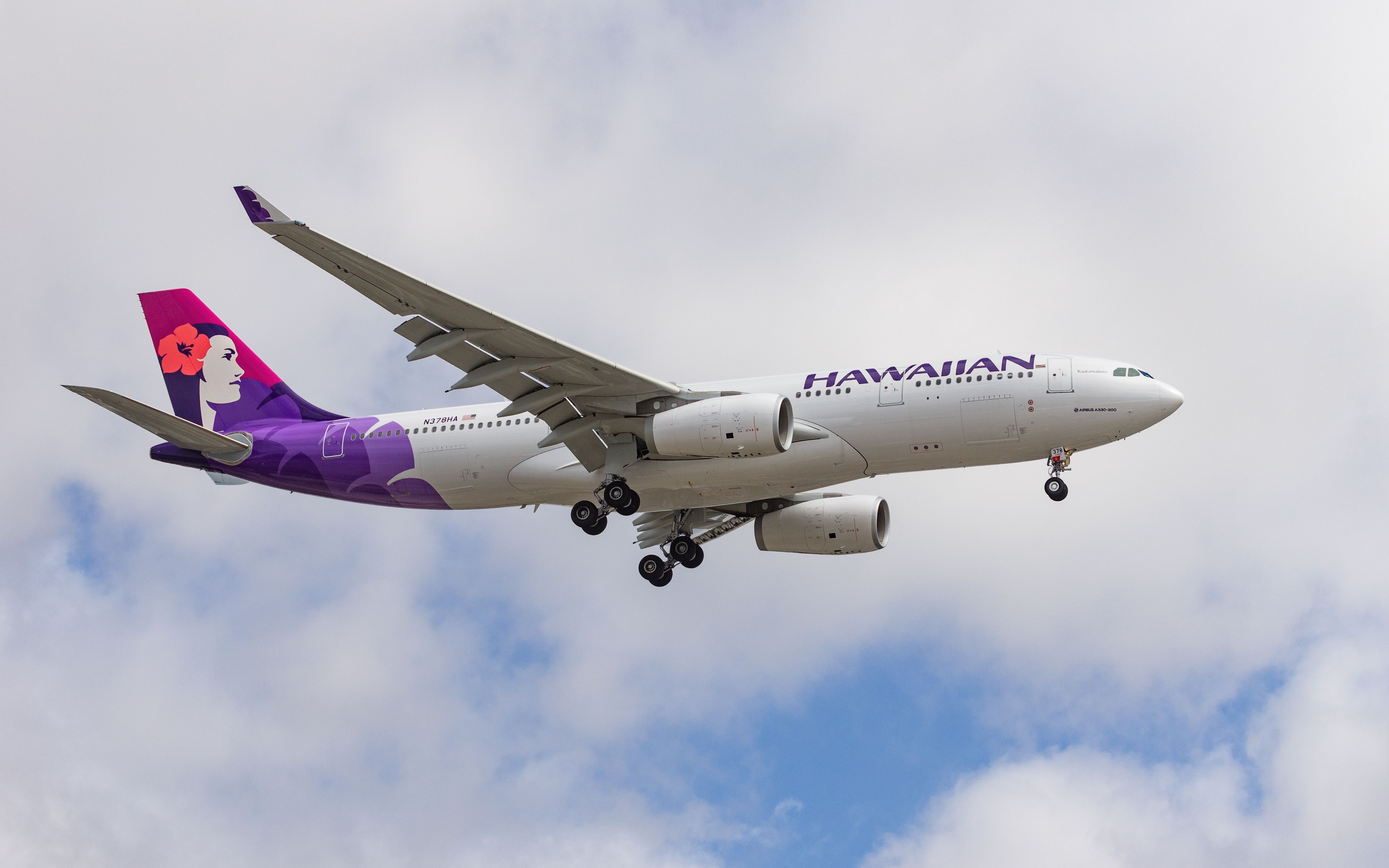 Hawaiian Airlines Airbus A330-200 Returns To Seattle After Smoke