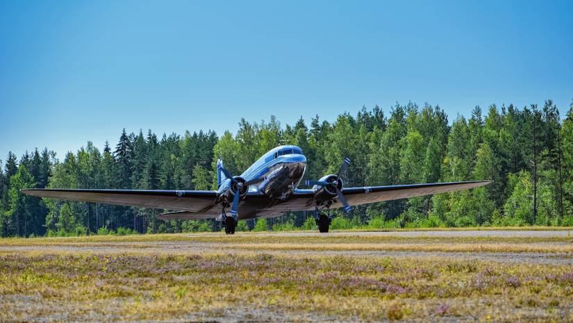 Soviet DC-3: The Story Of The Lisunov Li-2