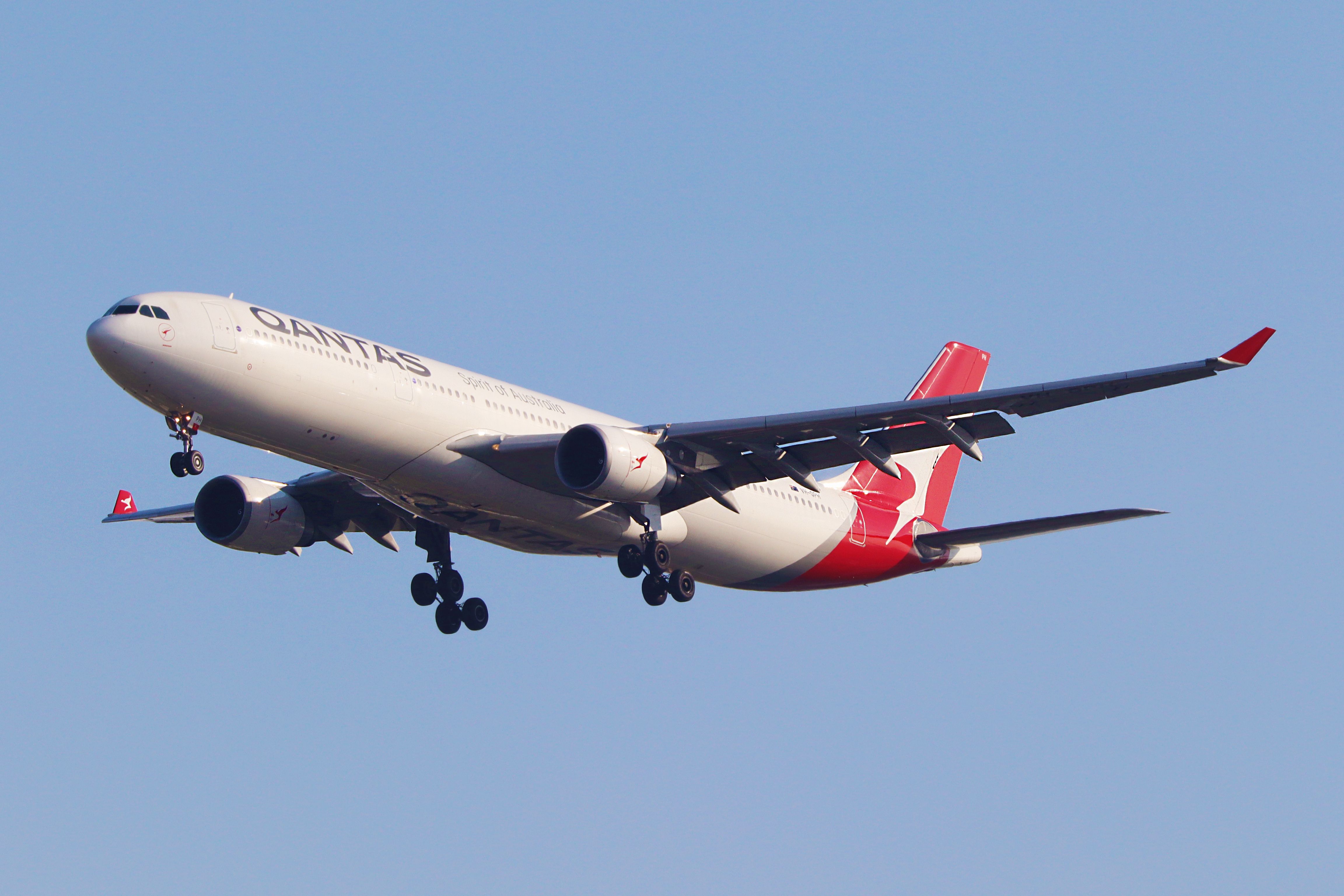 Cross-Country: Examining Qantas' Longest Domestic Flights
