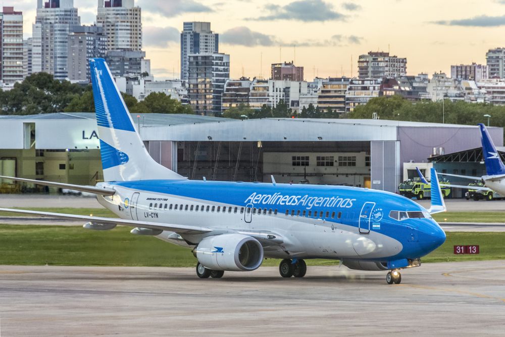 Extreme Winds Send Aerolineas Argentinas Boeing 737 Spinning In Buenos Aires
