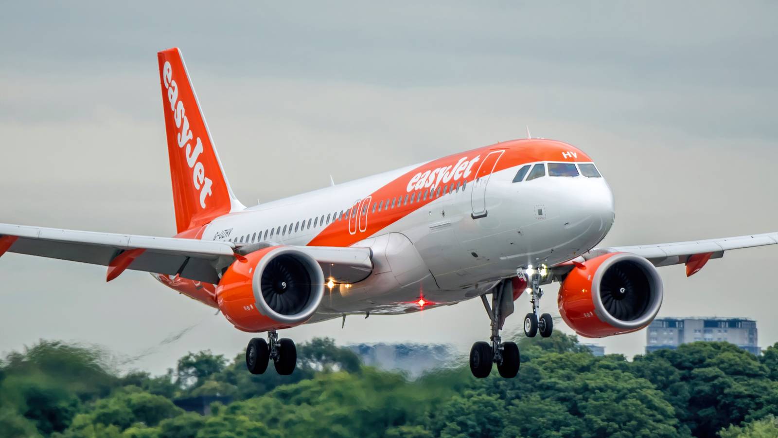 easyJet Pilot Cancels Flight Due To ‘Funny Smell’ In Aircraft