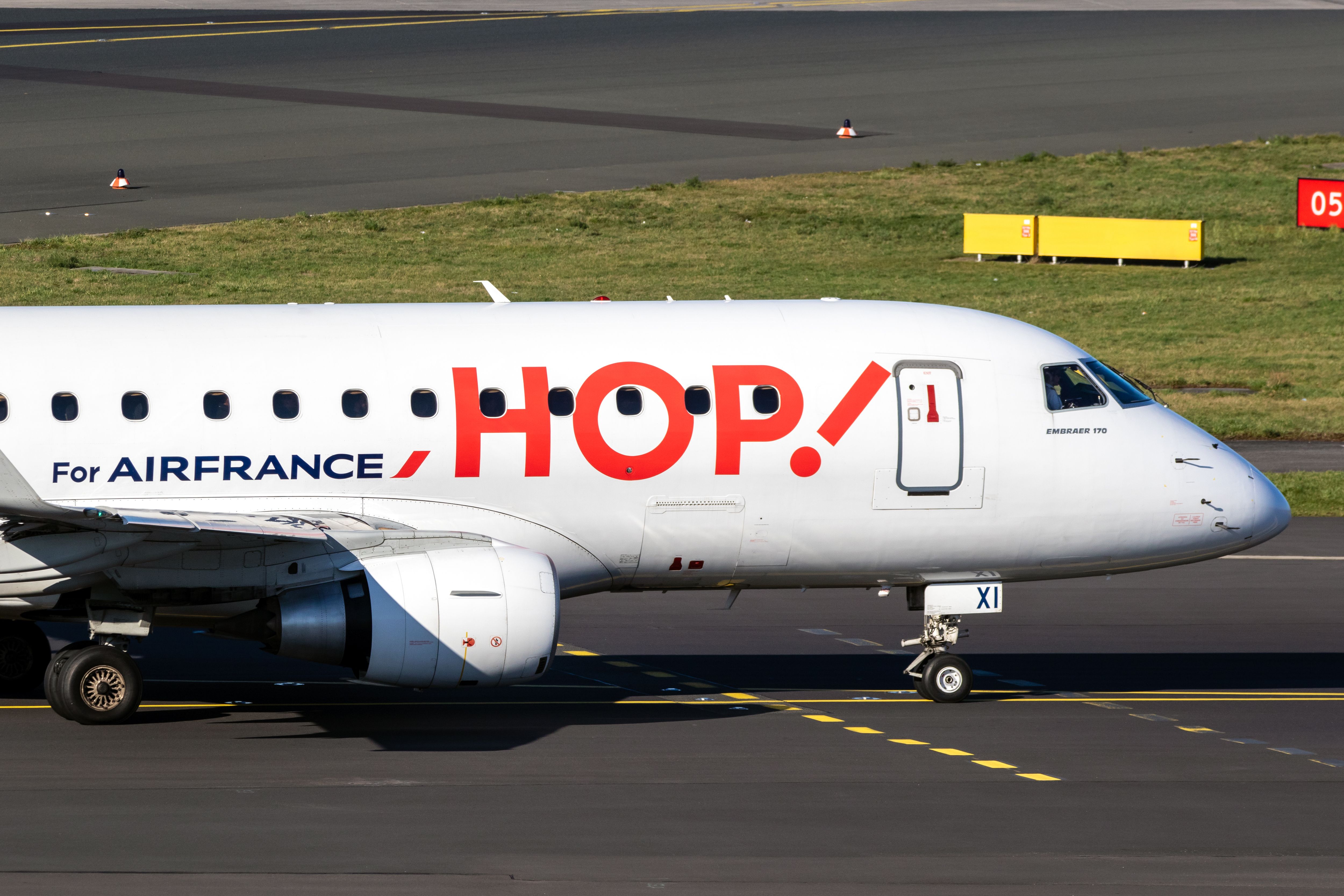 Hop! Embraer E170 Declares Emergency After Smoke In Cabin