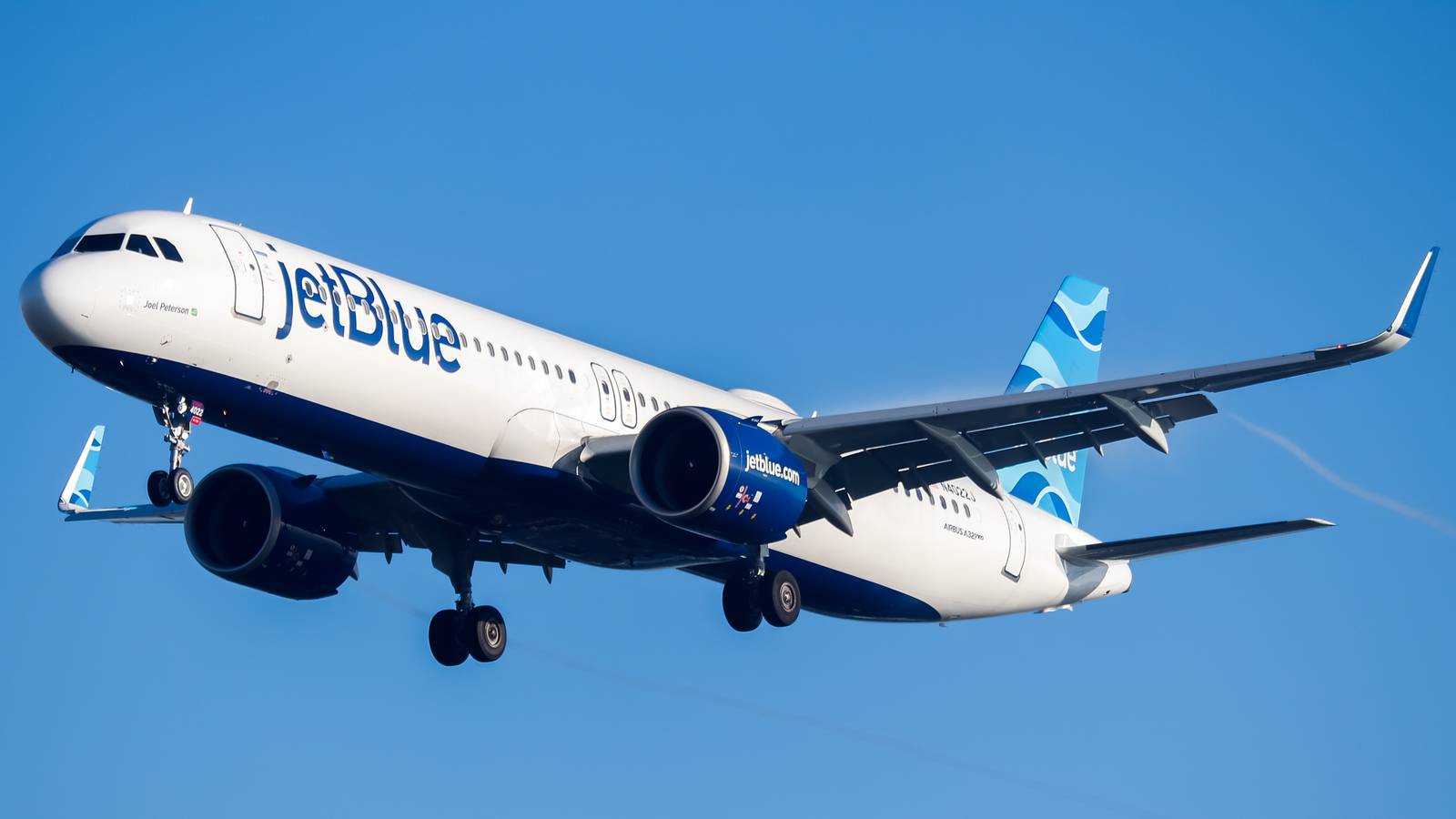 JetBlue To Keep Amsterdam Schiphol Slots This Summer