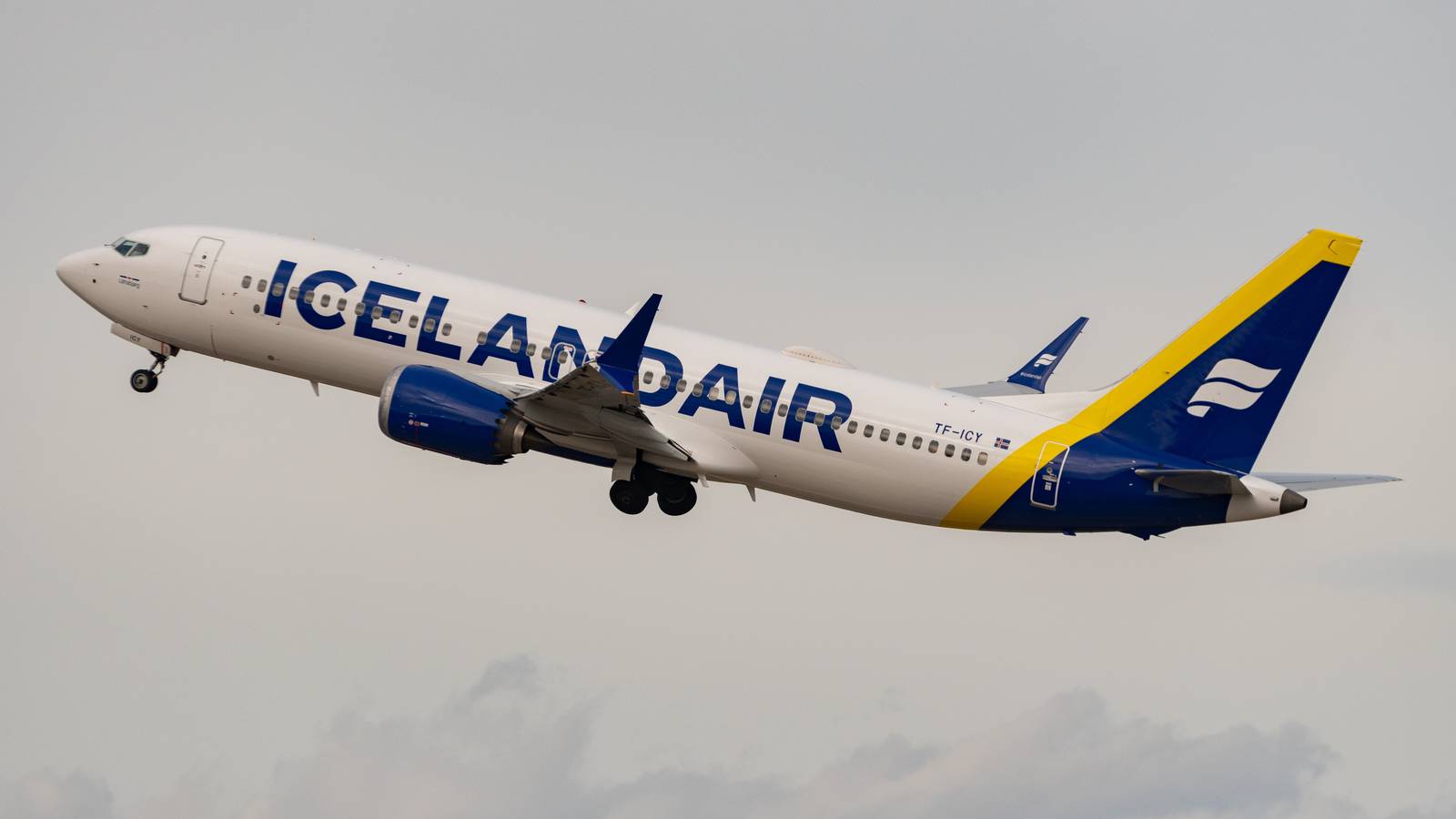 Thousands Of Icelandair Passengers Disrupted: ATC Strikes To Cost Airline Up To $7 Million