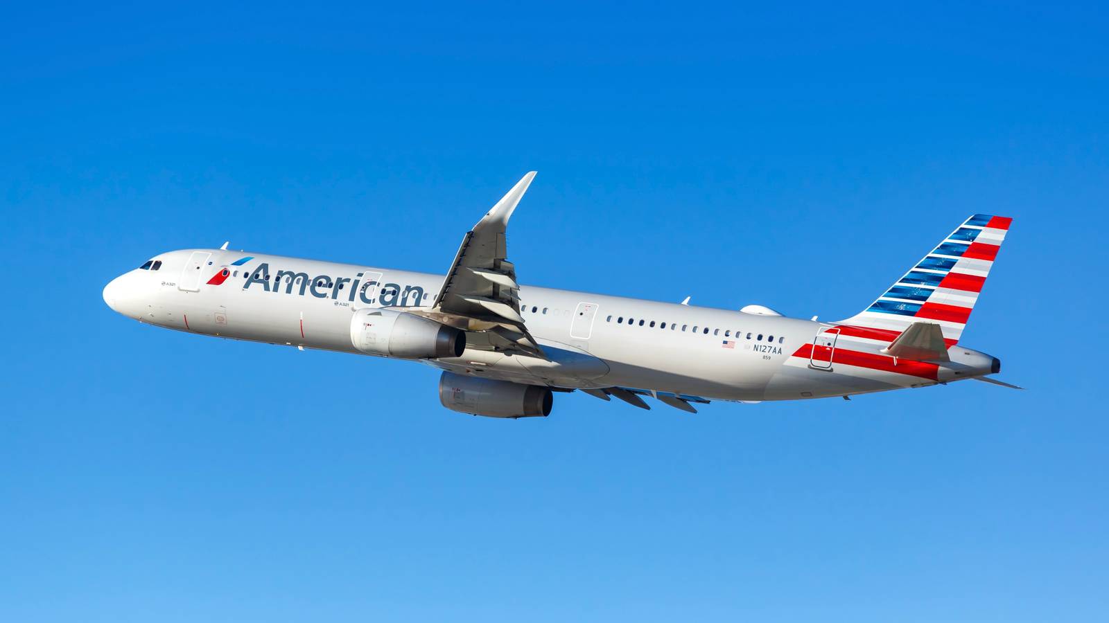 American Airbus A321 Diverts To Minneapolis Due To Engine Stall