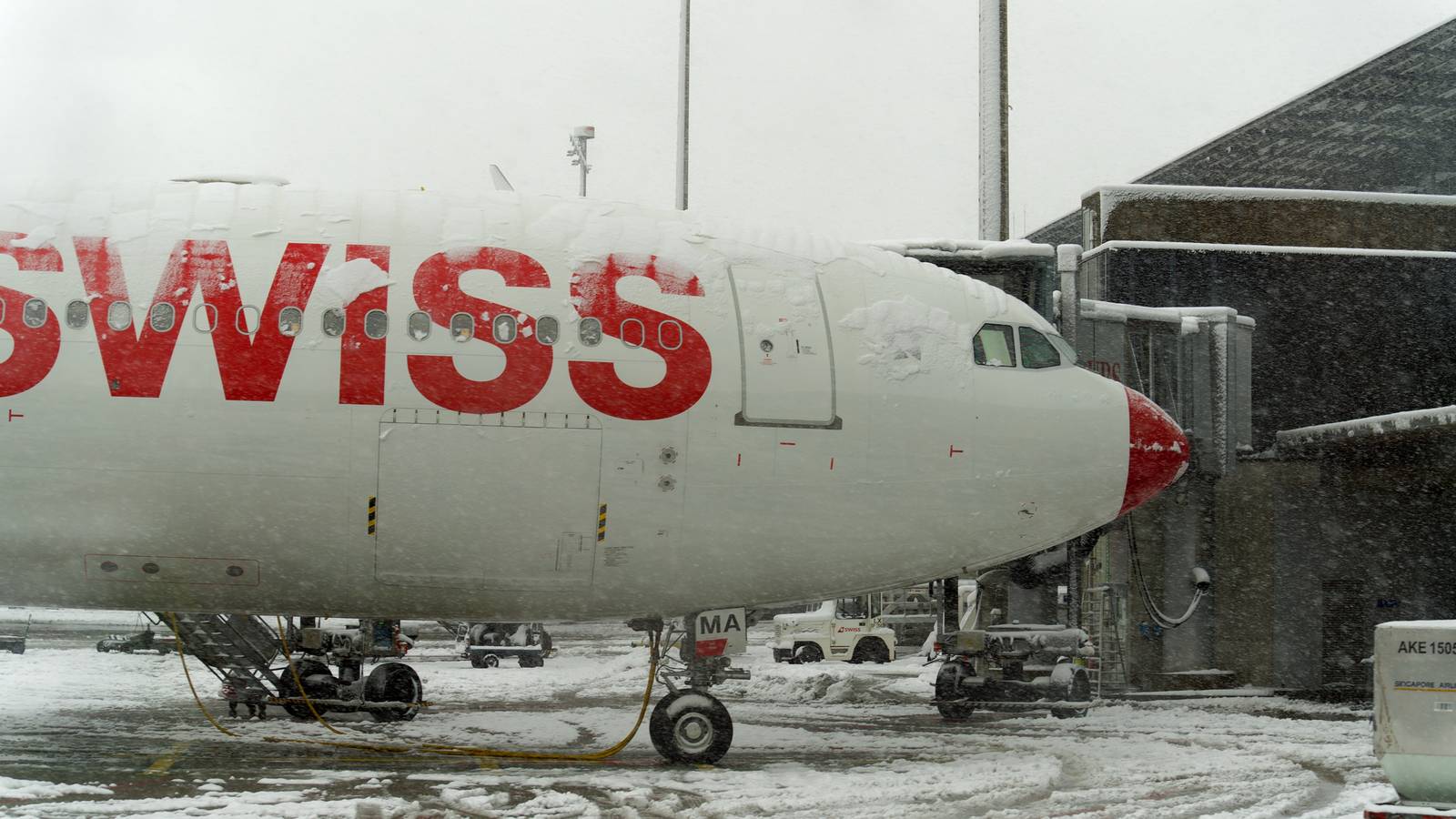 Can You Take Christmas Crackers On Flights This Holiday Season?
