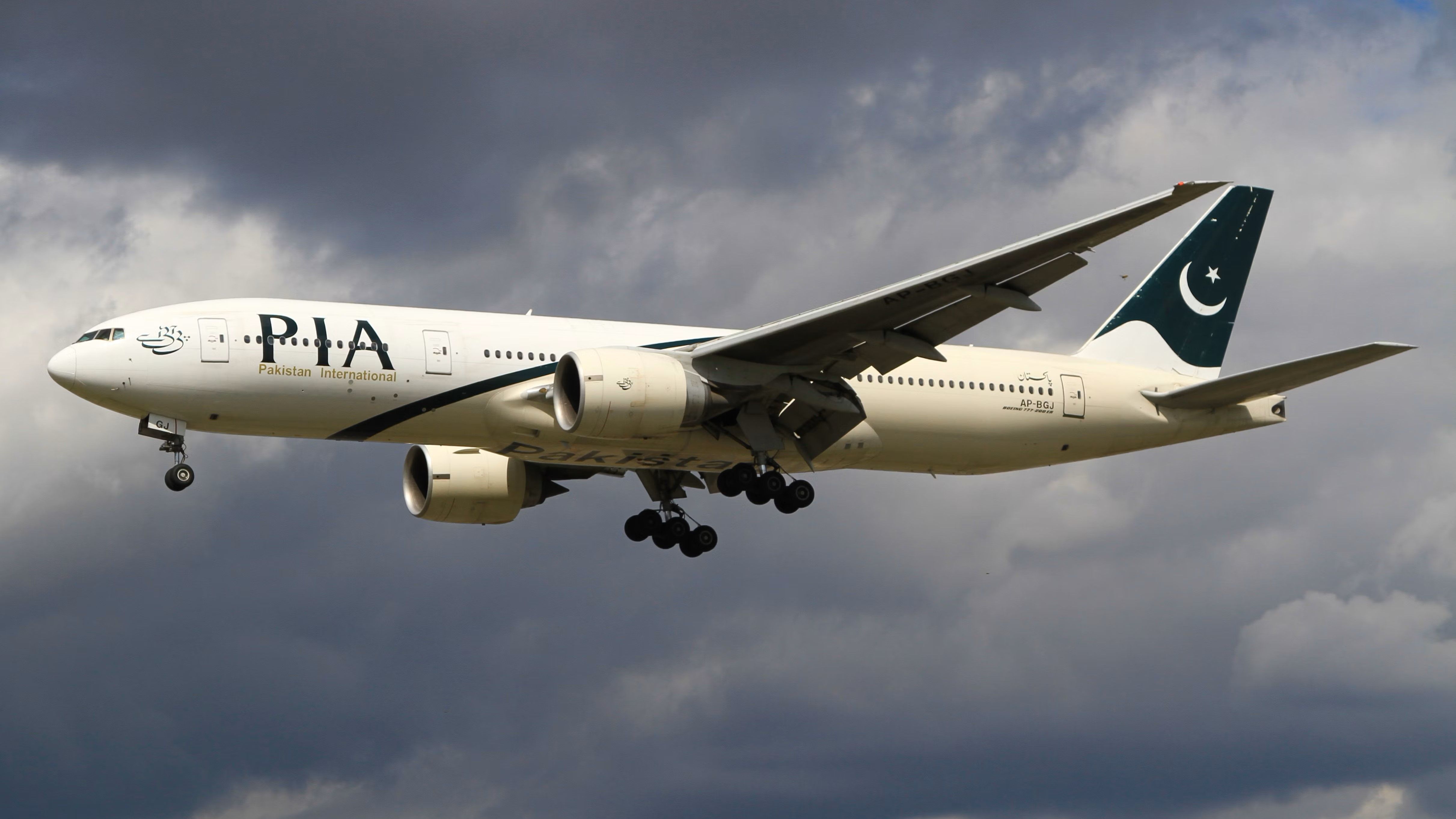 PIA Boeing 777 Returns To Karachi Following Engine Failure